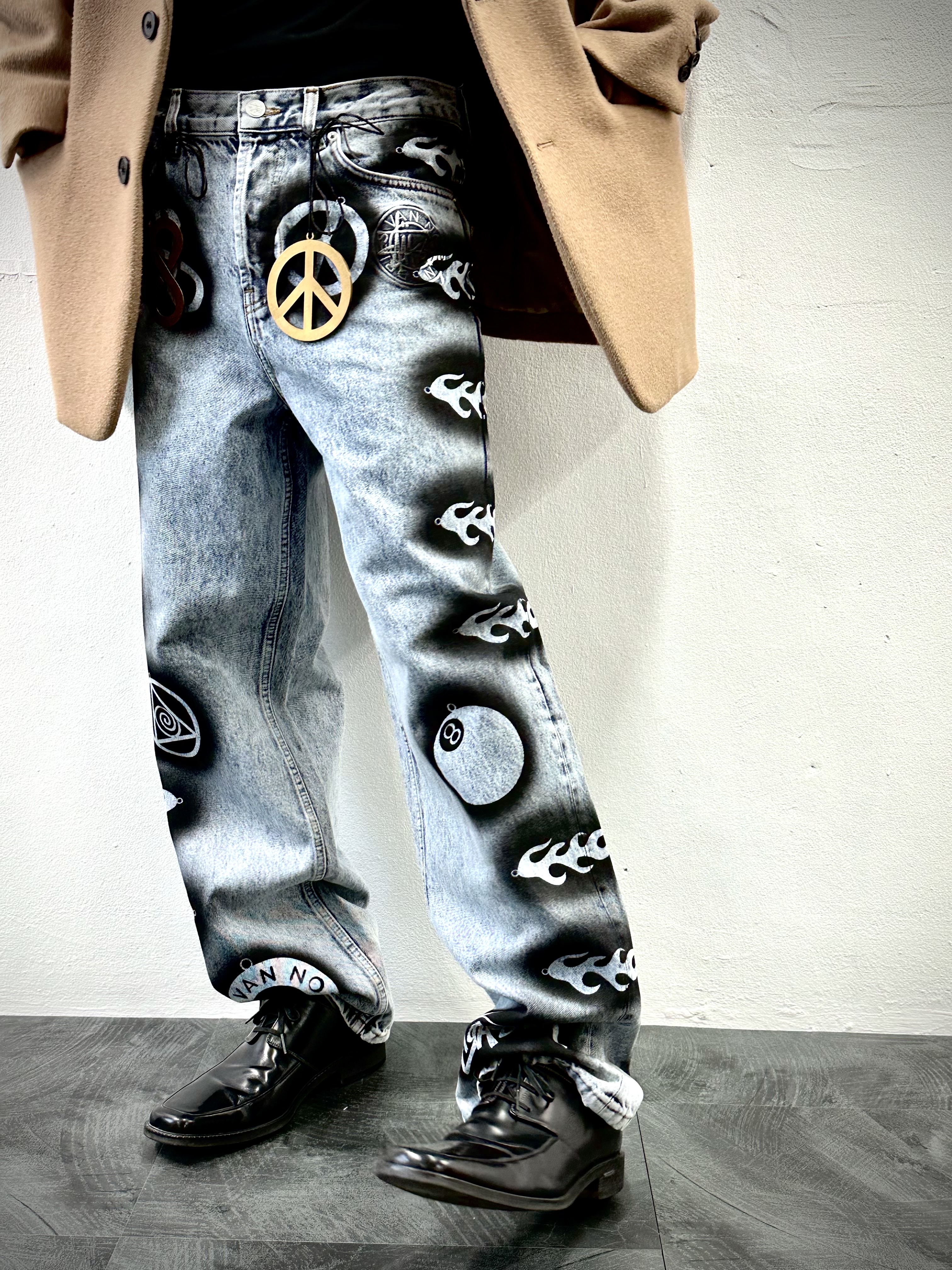 Stussy x Dries Van Noten Hand Stencilled Jean Washed Blue 착용 스타일 - 1