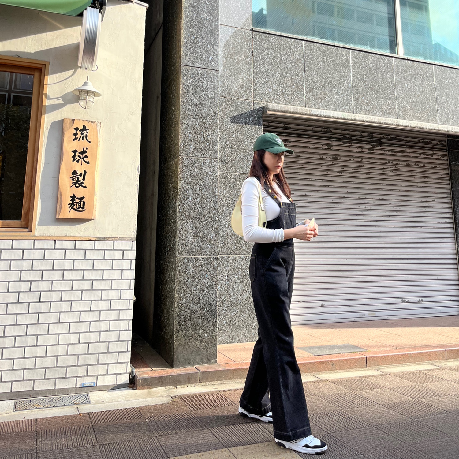 New Balance 550 White Black - D Standard, Telfar x UGG Small Shopping Bag Chestnut 착용 스타일 - 3