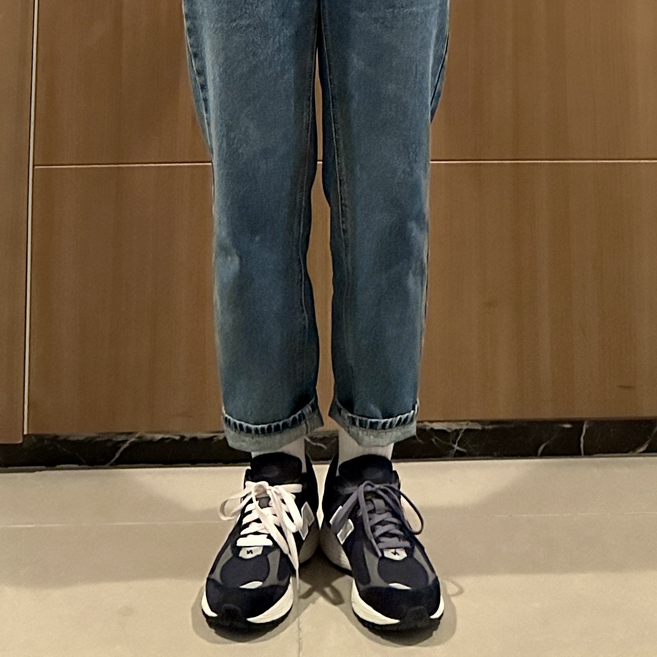 New Balance 2002R Eclipse Castlerock 착용 스타일 - 5