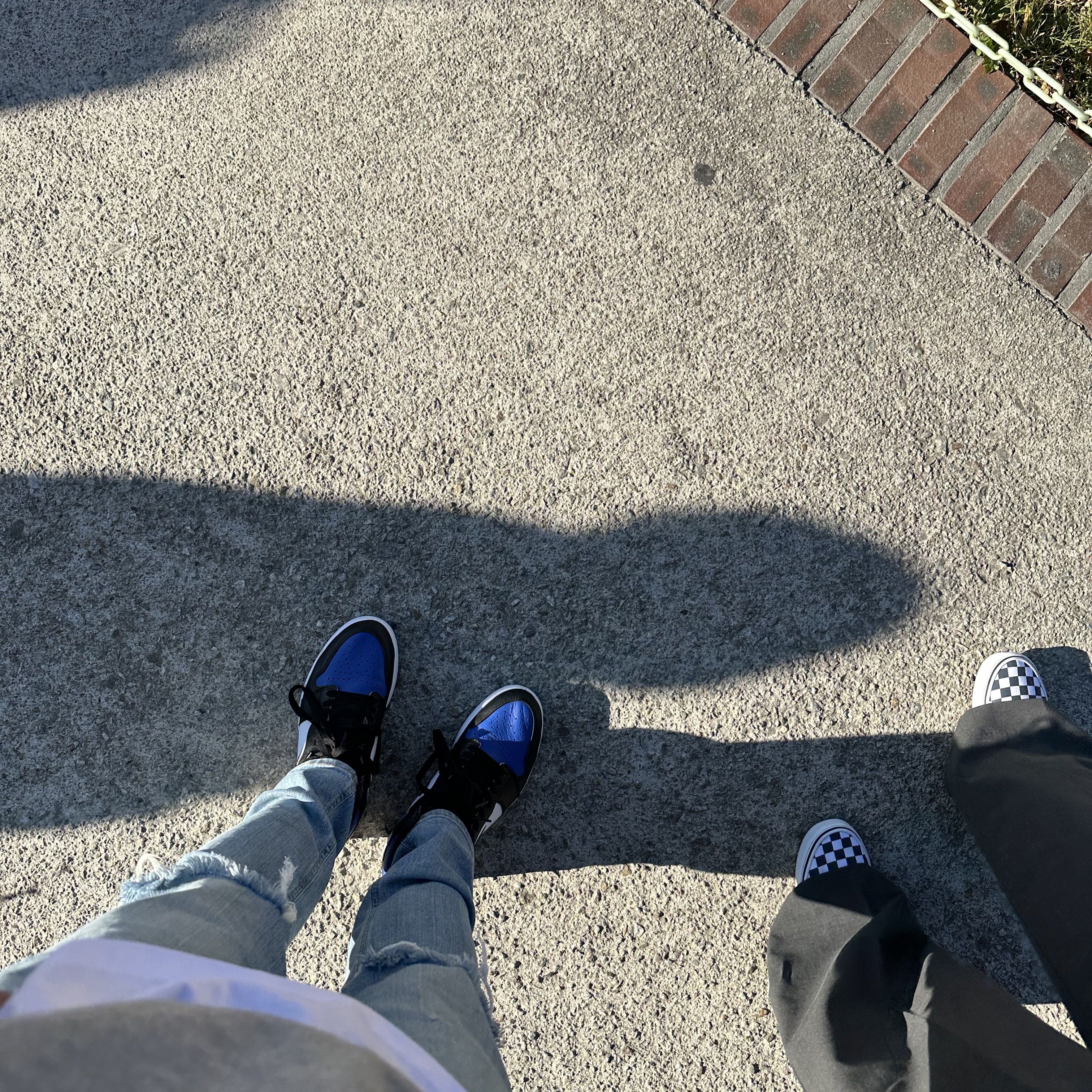 Jordan 1 Retro High OG Royal Toe, Vans Slip-On Checkerboard 착용 스타일