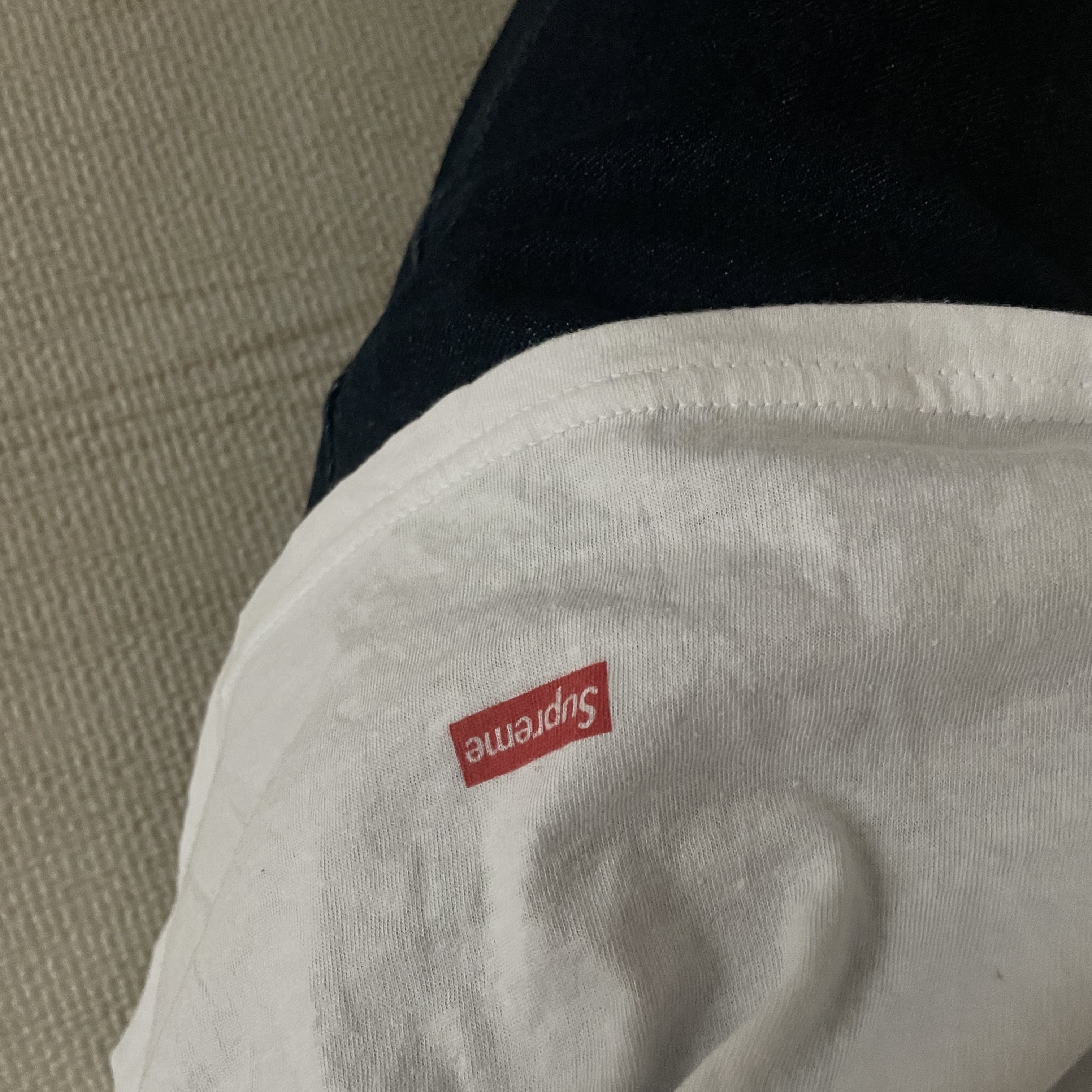 Supreme Hanes Tagless T-Shirt White (3 Pack) 착용 스타일
