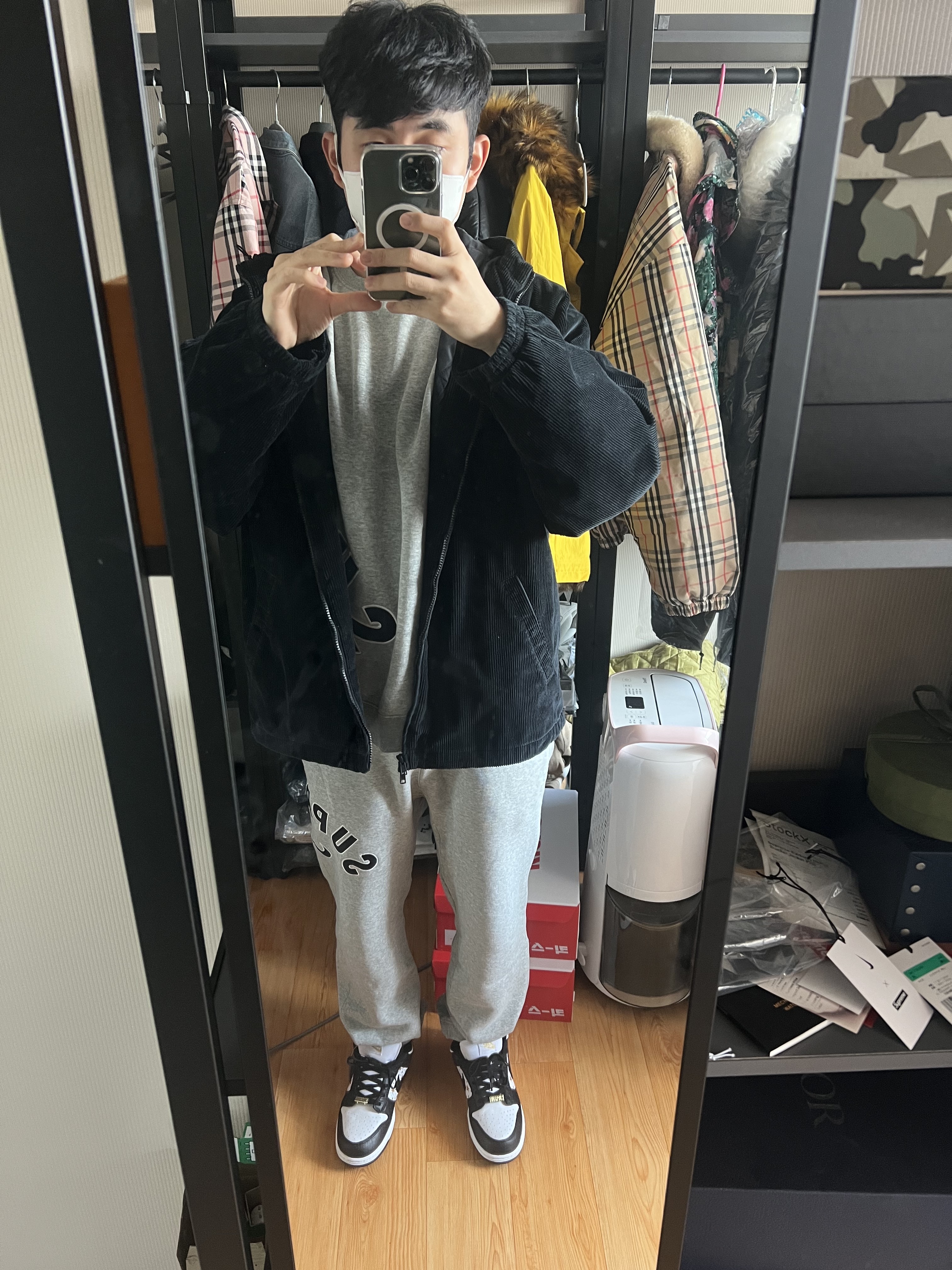 Nike x Supreme SB Dunk Low Black, Supreme x Nike Arc Corduroy Hooded Jacket Black - 22SS 착용 스타일