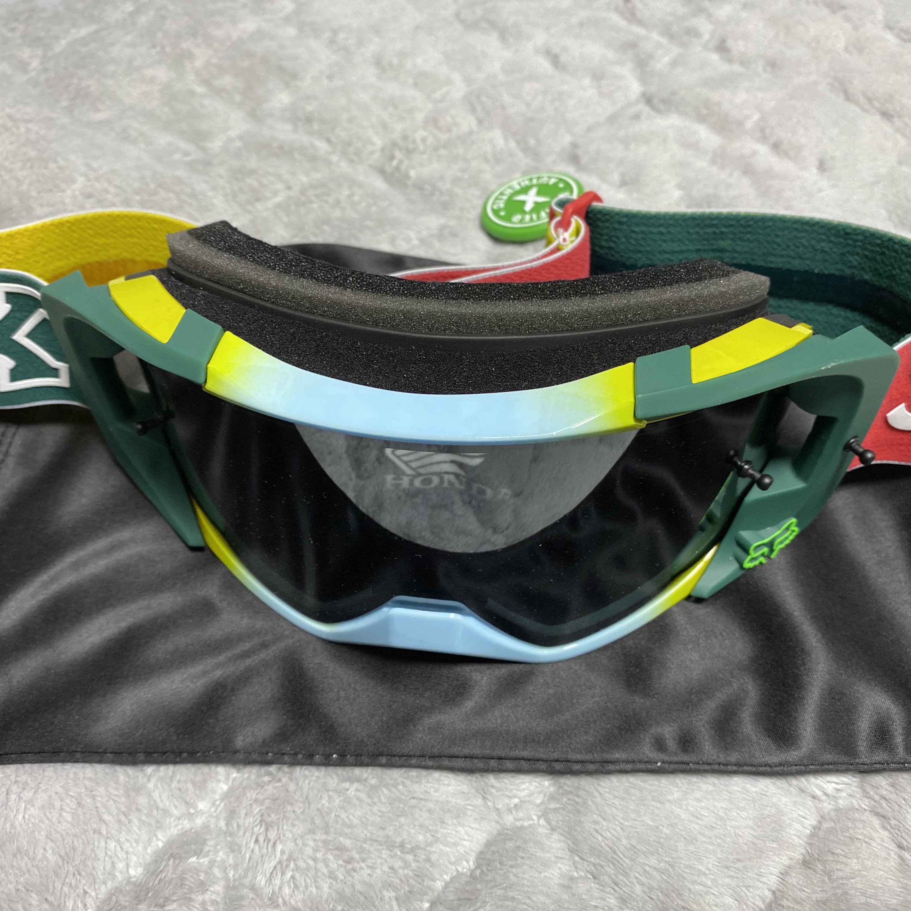 Supreme x Honda x Fox Racing Vue Goggle Moss - 19FW 착용 스타일 - 2