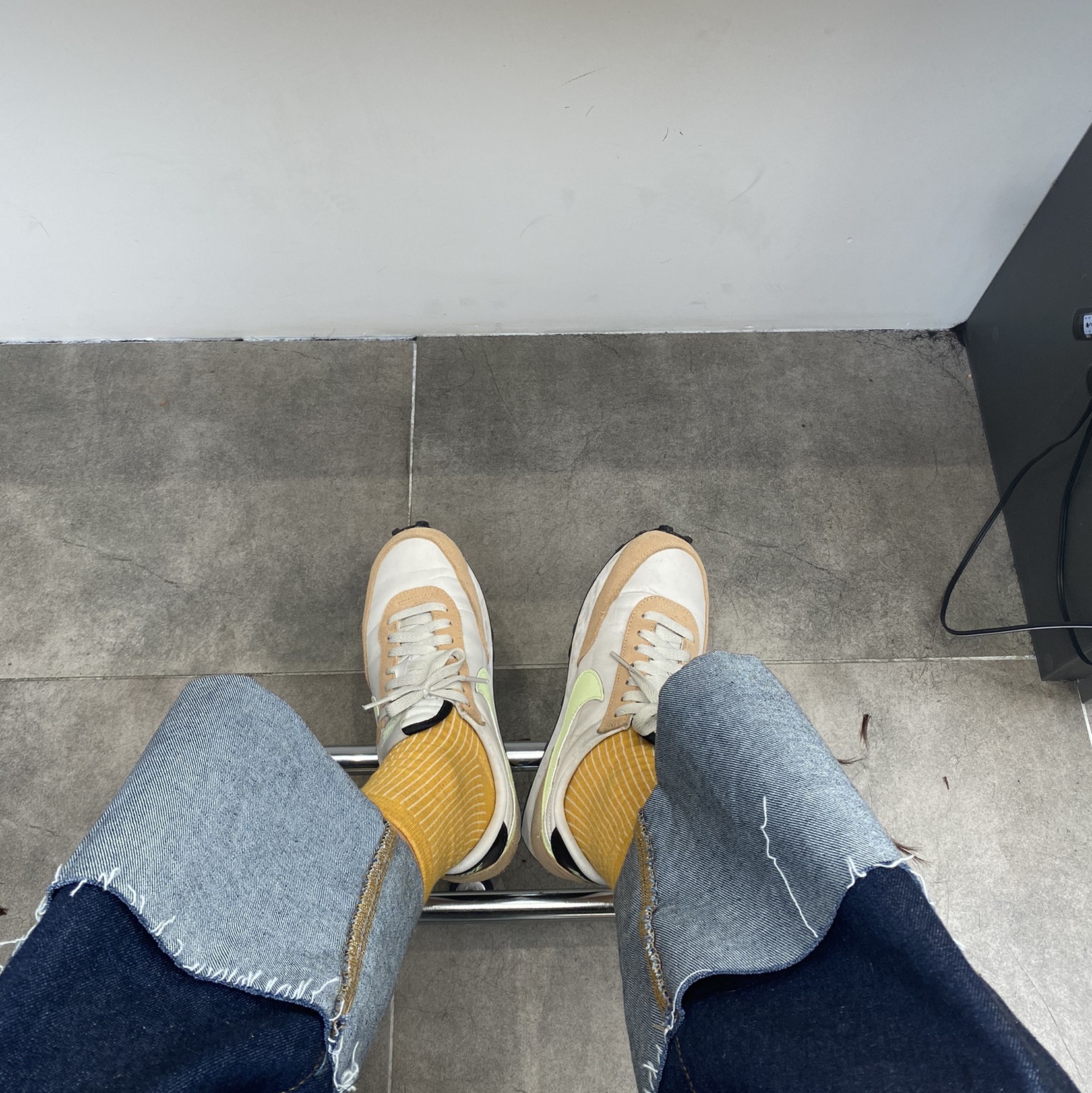(W) Nike Daybreak Praline Volt 착용 스타일 - 2