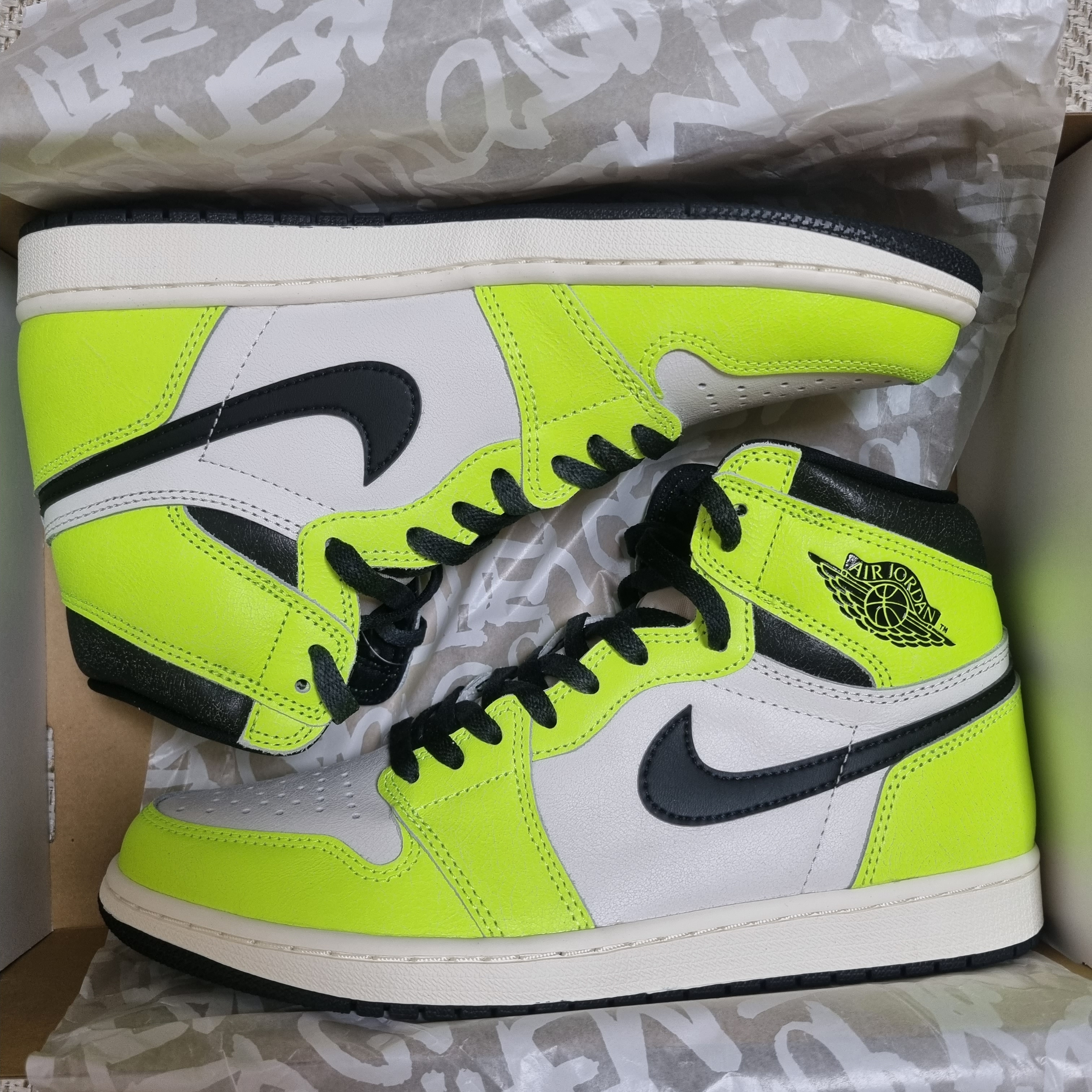 Jordan 1 Retro High OG Volt 착용 스타일 - 5