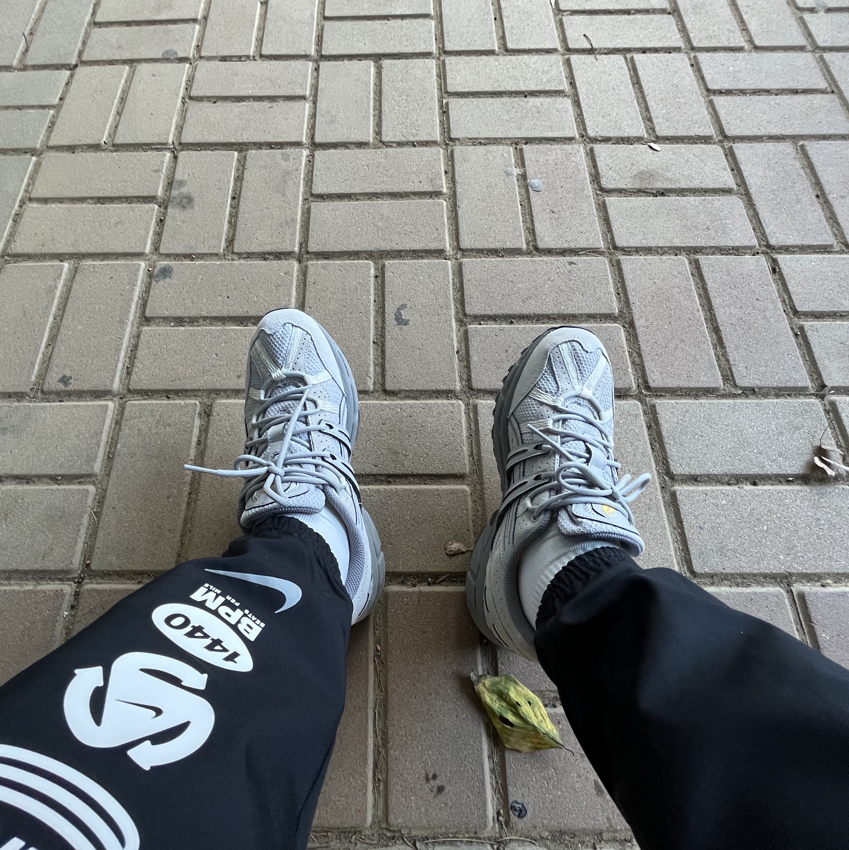 Asics Gel-Sonoma 15-50 Oyster Grey 착용 스타일