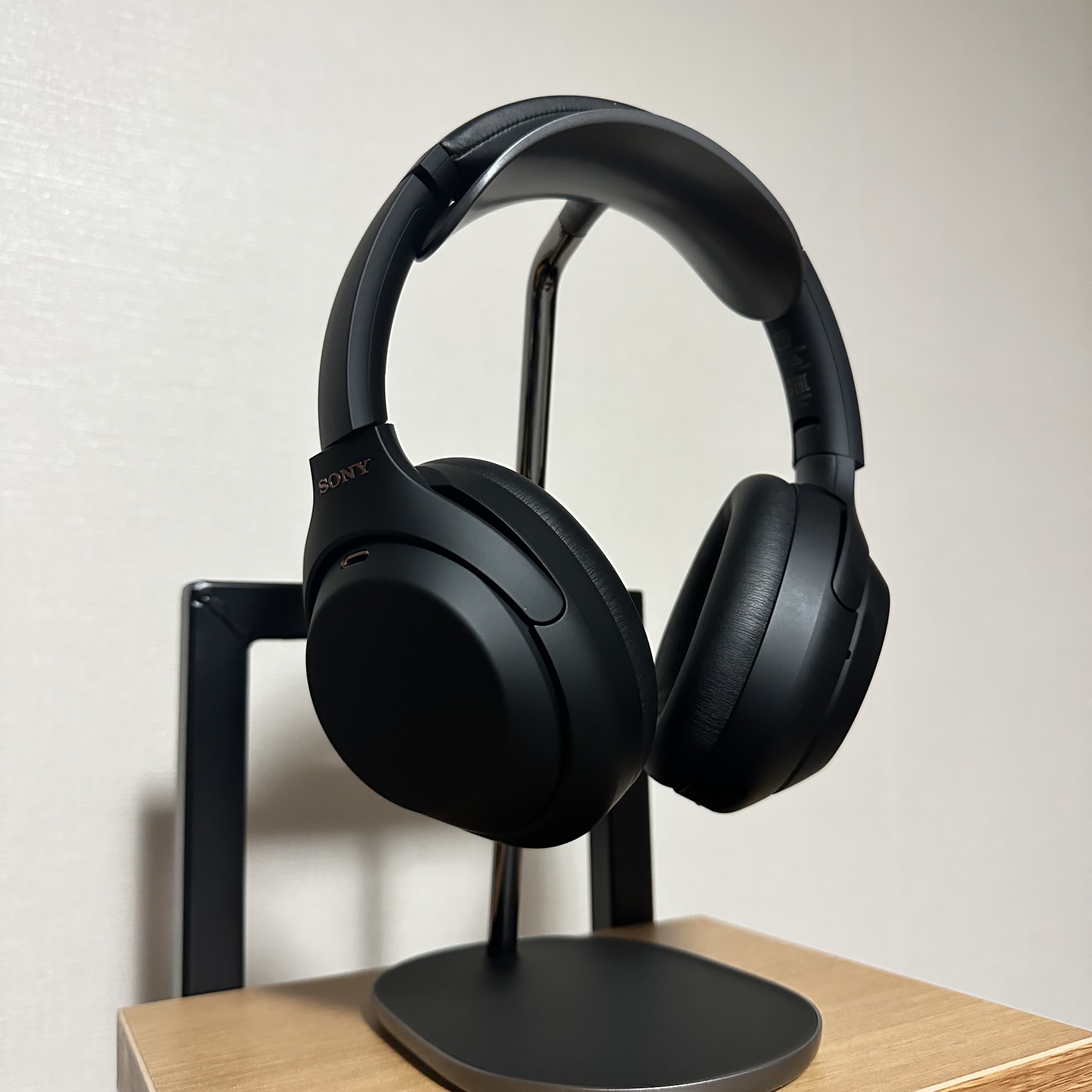 Sony WH-1000XM4 Black (Korean Ver.) 착용 스타일 - 3