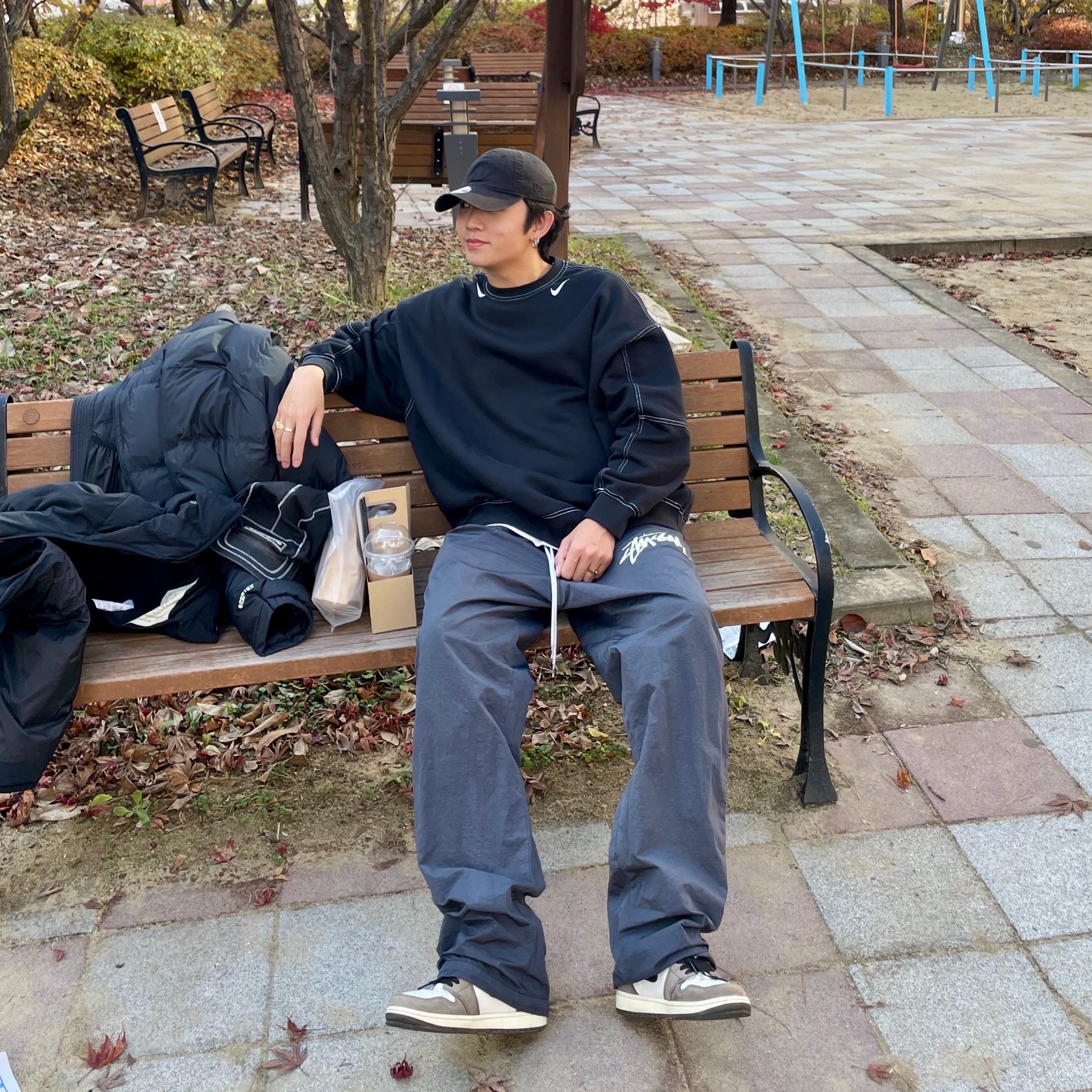 New Era x Murakami Takashi Ohana Unstructured Cap Black, Nike x Stussy Beach Pants Off Noir 착용 스타일 - 2