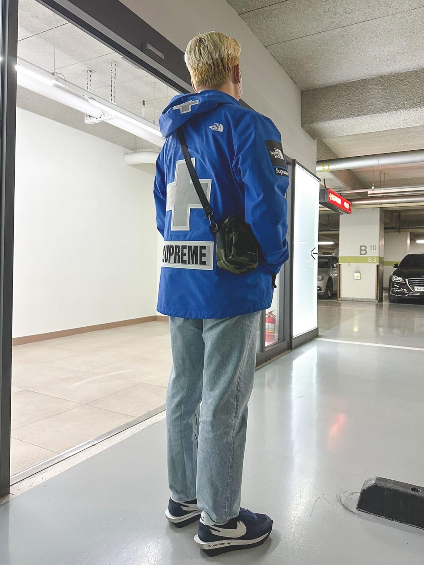 Supreme x The North Face Summit Series Rescue Mountain Pro Jacket Blue - 22SS, Nike x Sacai x Fragment LDWaffle Blackened Blue 착용 스타일