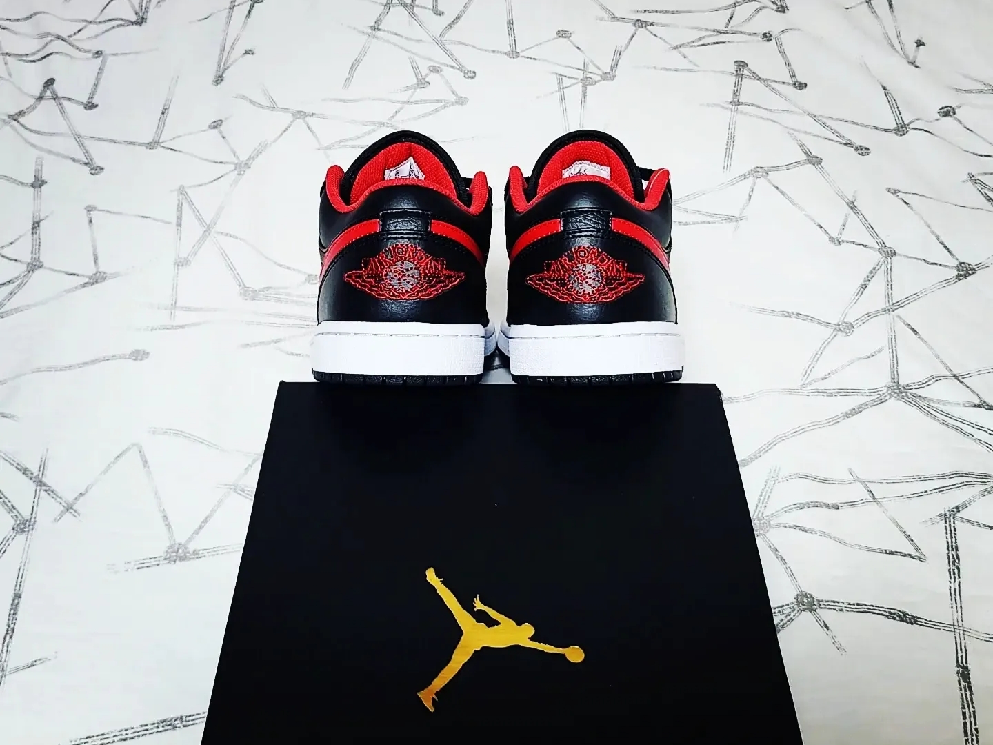 Jordan 1 Low Black Fire Red 착용 스타일 - 5