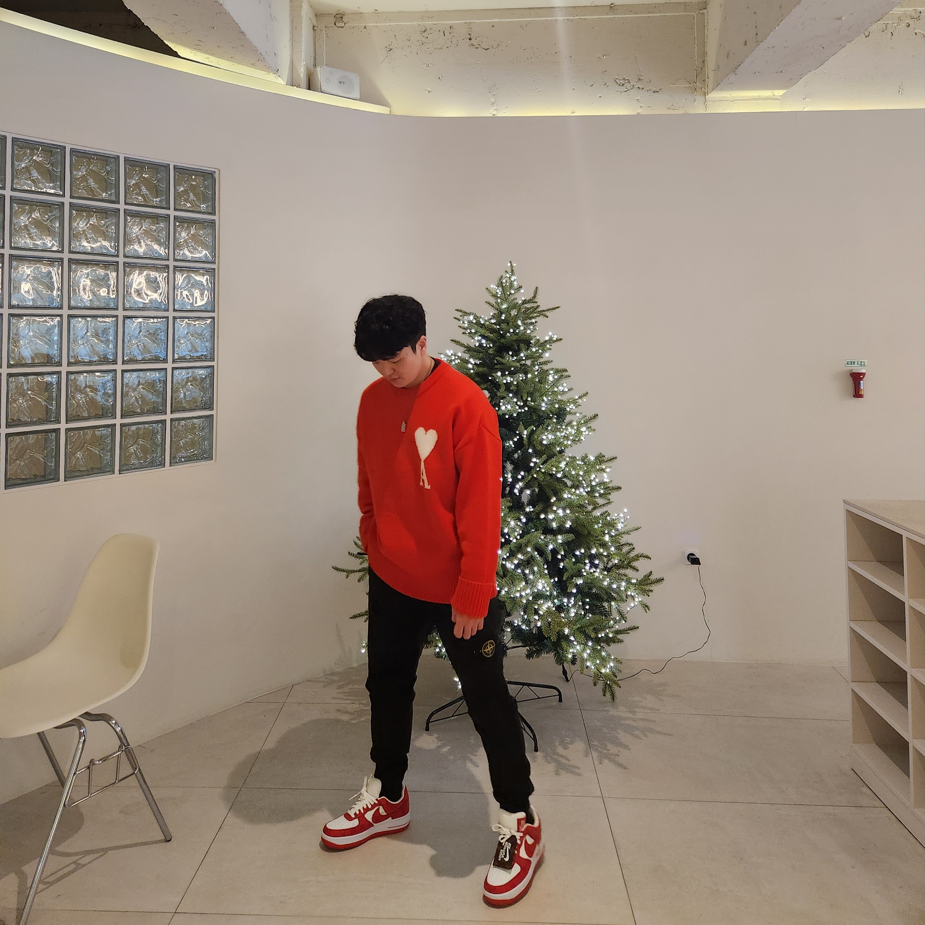 Louis Vuitton x Nike Air Force 1 Low by Virgil Abloh White Comet Red 착용 스타일