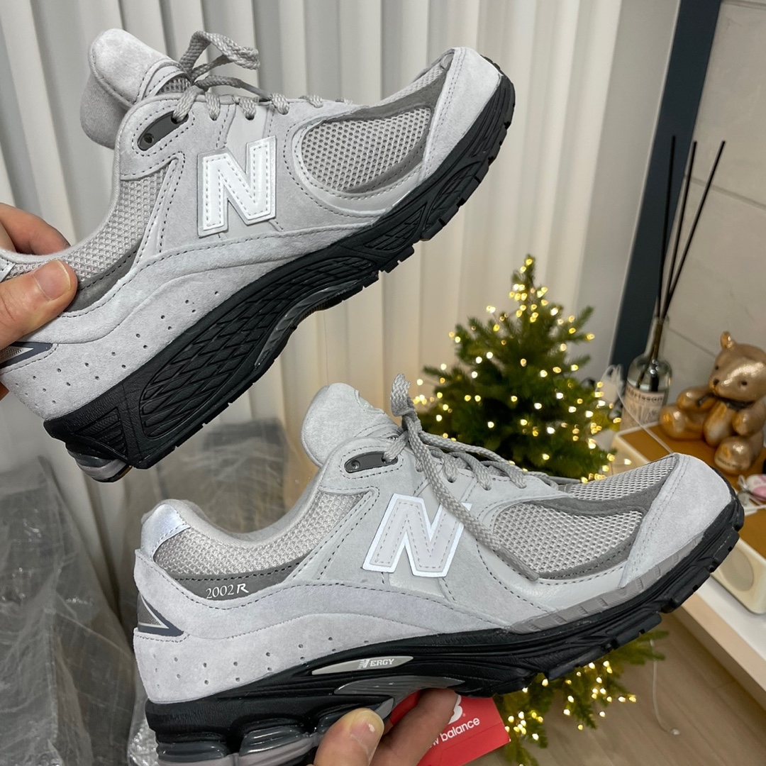 New Balance 2002R Grey Black - JD Sports Exclusive 착용 스타일 - 3