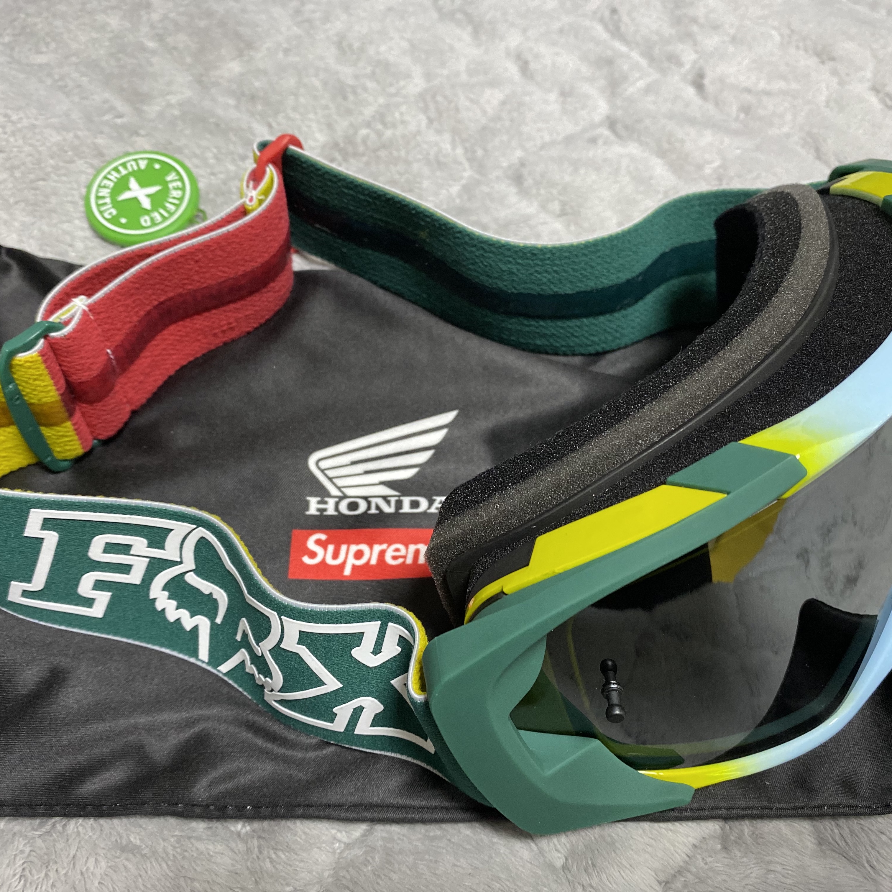 Supreme x Honda x Fox Racing Vue Goggle Moss - 19FW 착용 스타일 - 1