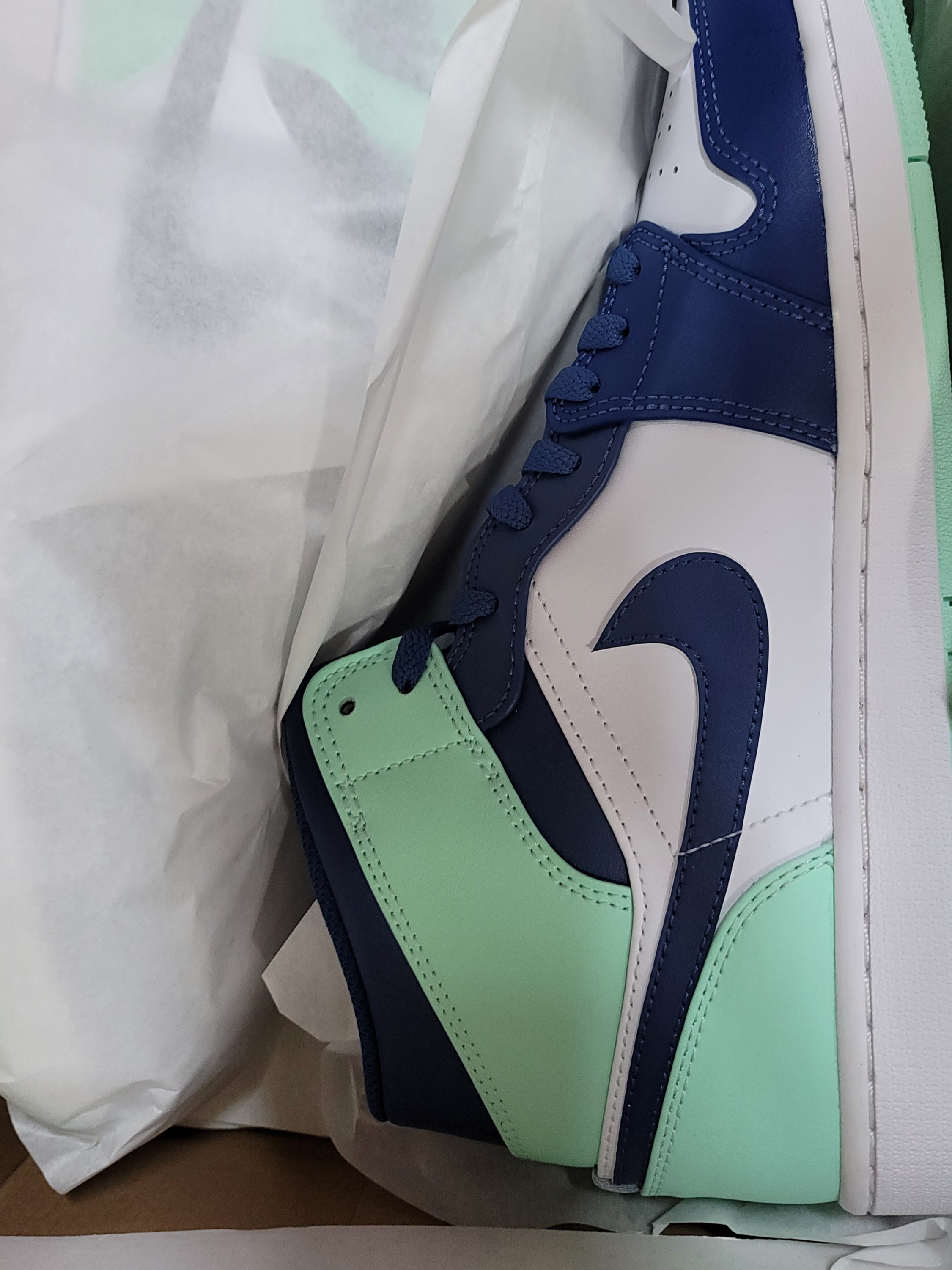 Jordan 1 Mid Blue Mint 착용 스타일
