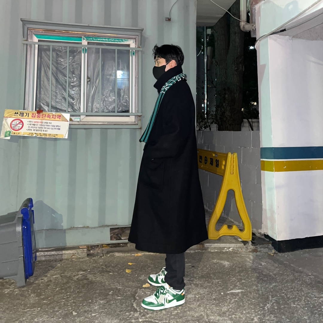 Undermycar Majanne Multi Button Oversized Wool Coat Black Oyster - 21FW, Nike x Off-White Dunk Low Pine Green 착용 스타일 - 2