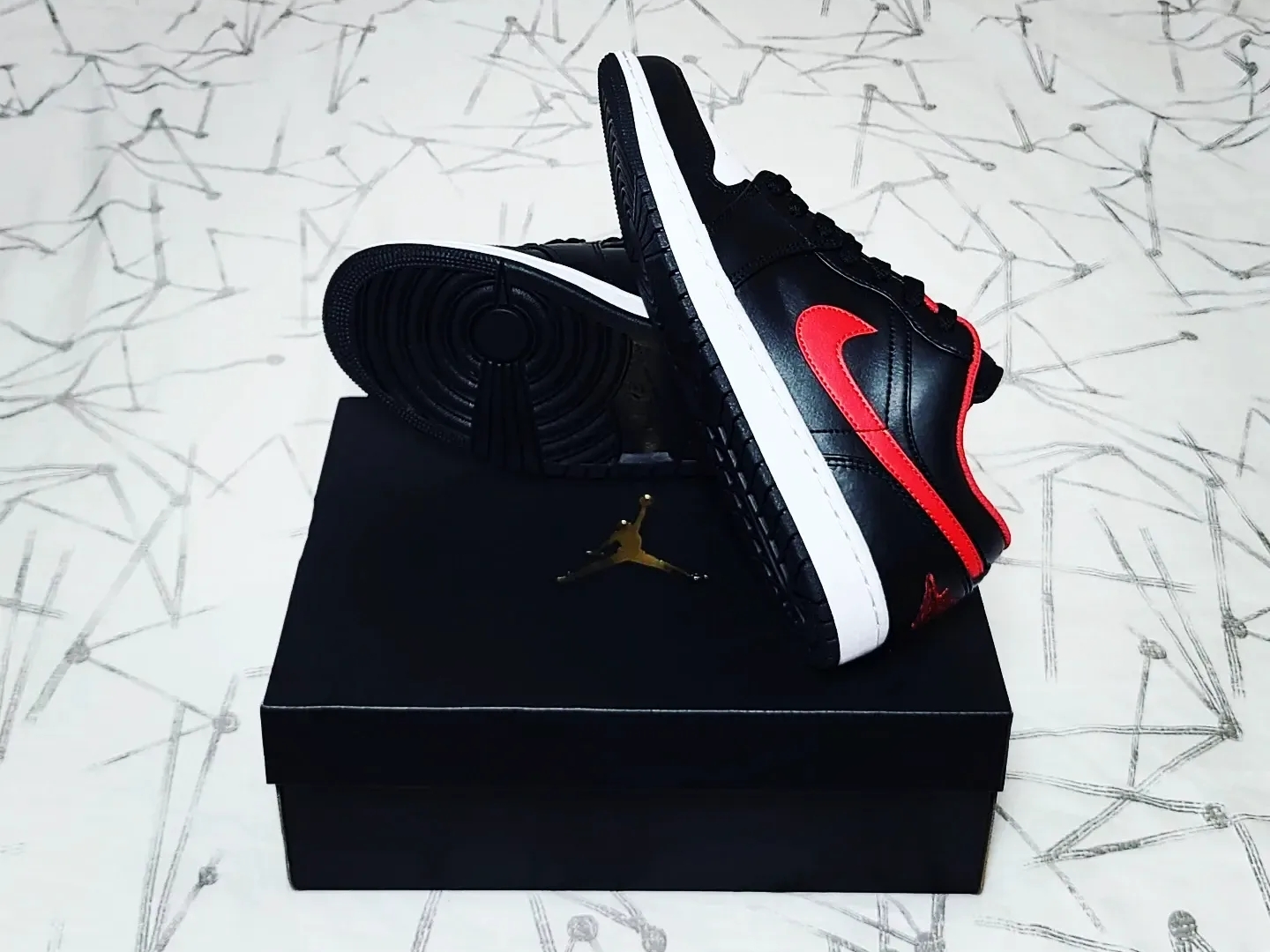 Jordan 1 Low Black Fire Red 착용 스타일 - 4