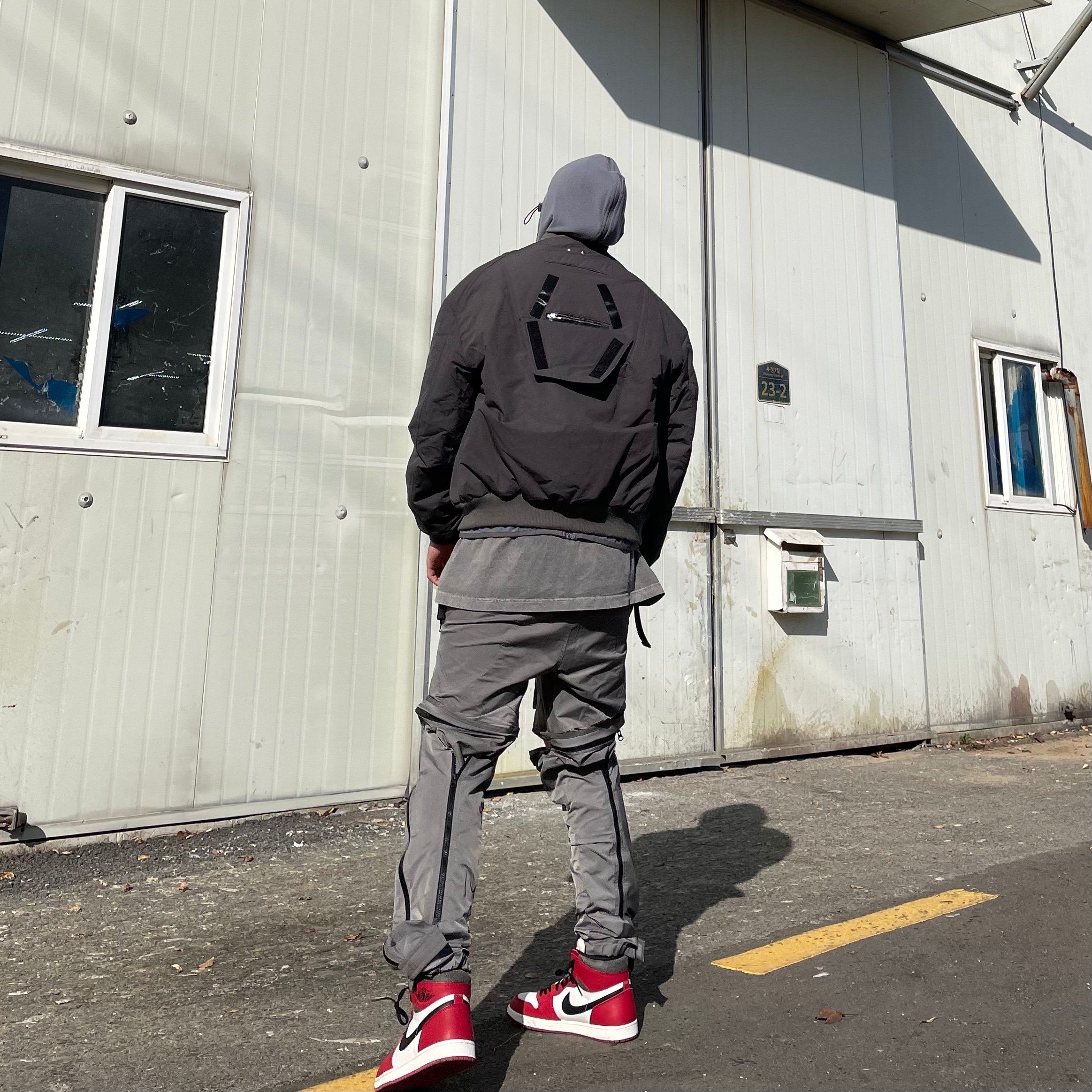 Undermycar Ababell Multi Flap Oversized Bomber Balsam Green - 22SS, Jordan 1 Retro High OG Chicago 2022 착용 스타일 - 5
