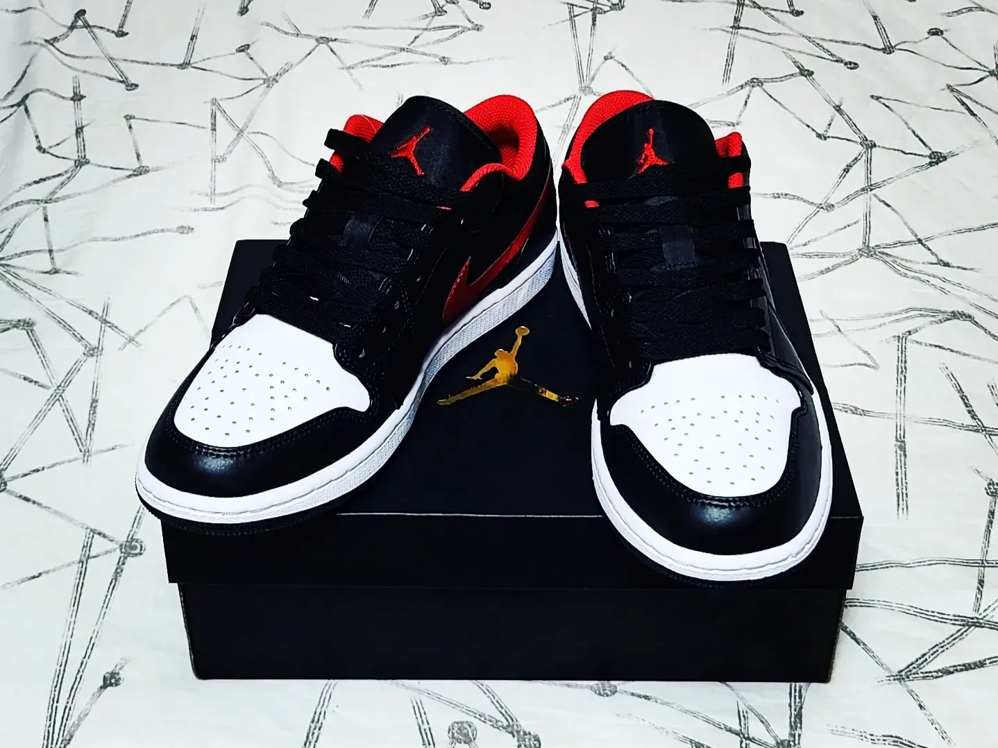 Jordan 1 Low Black Fire Red 착용 스타일 - 3