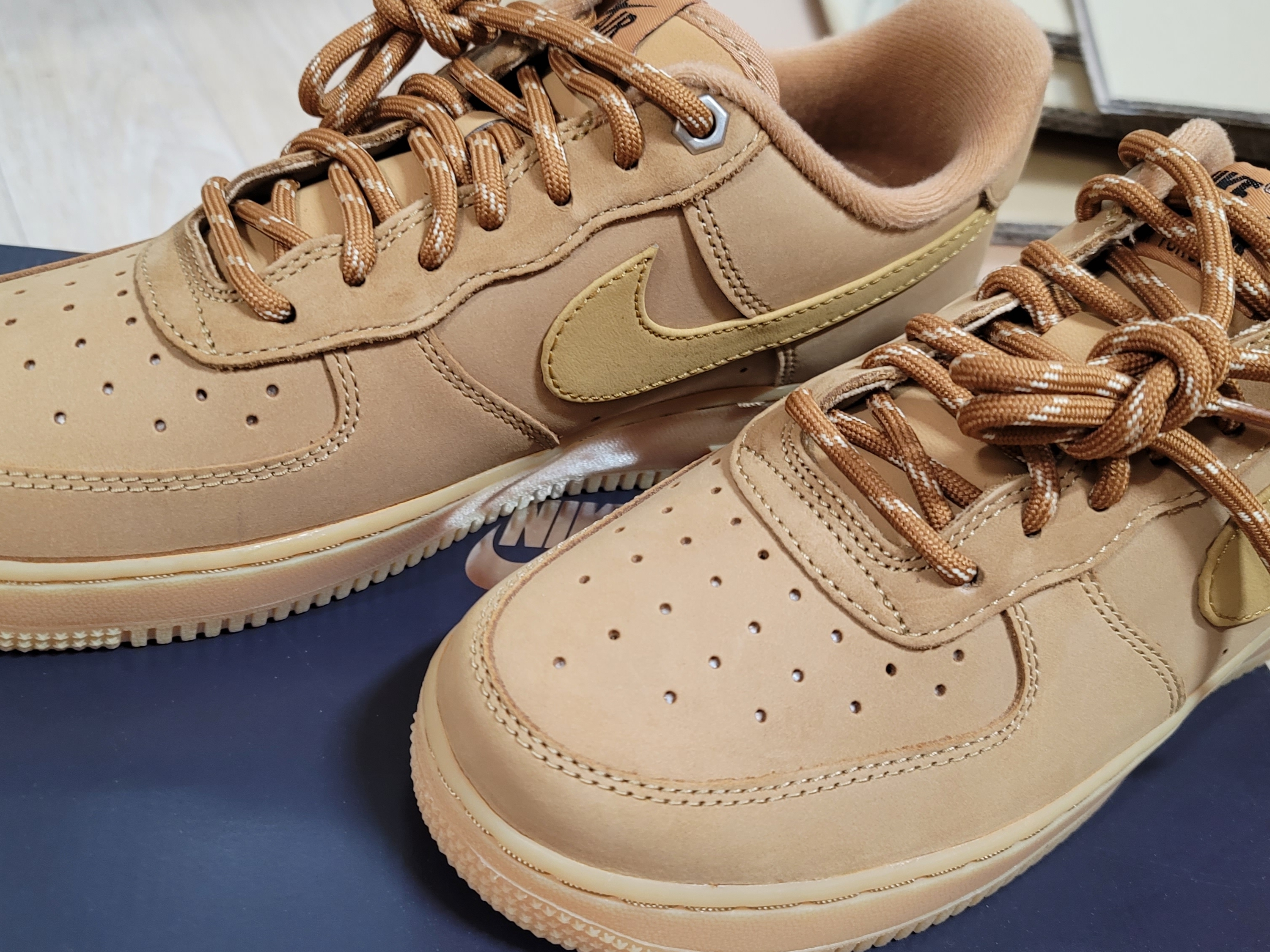 Nike Air Force 1 '07 WB Flax 착용 스타일