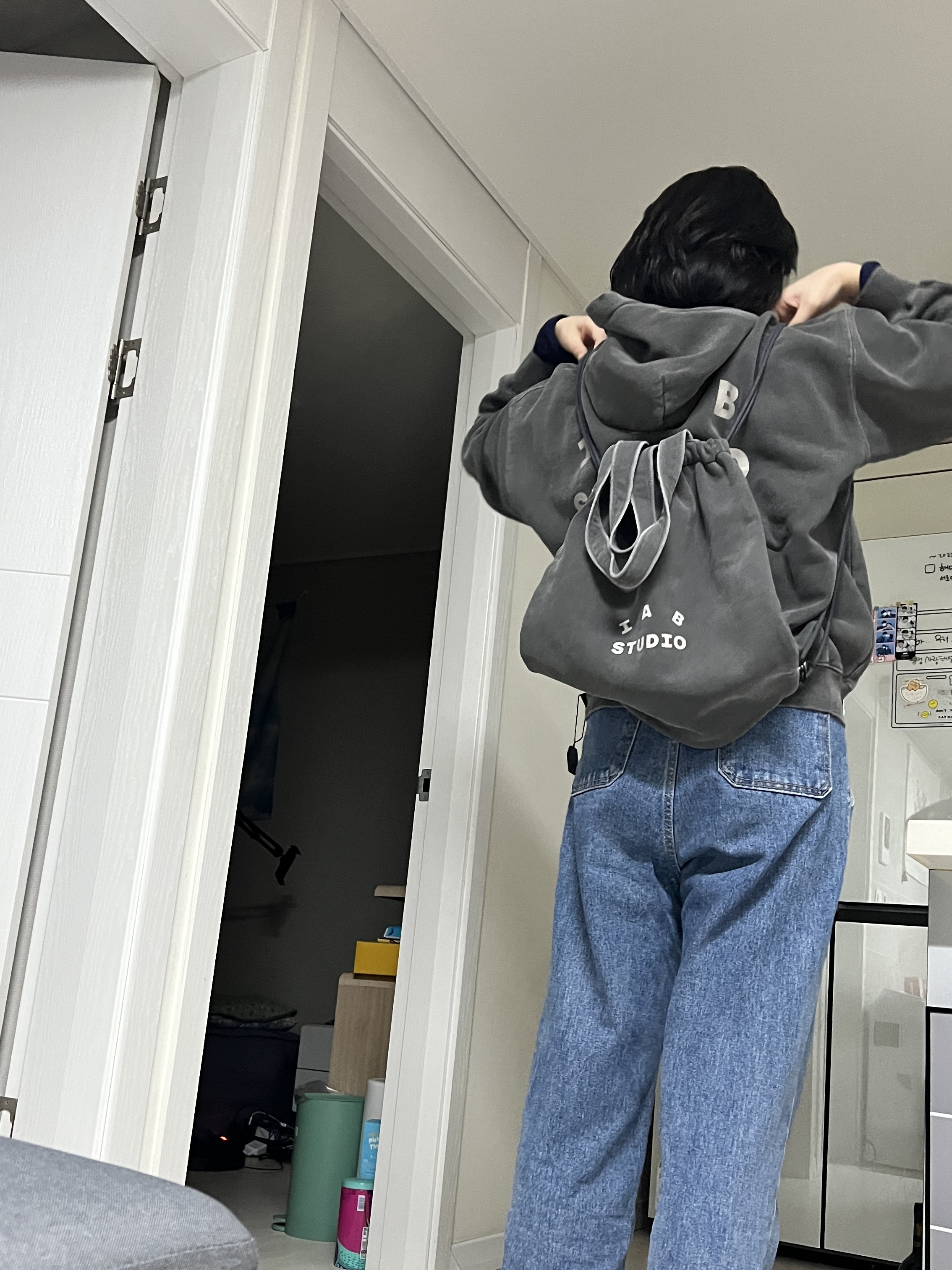 IAB Studio Pigment Hoodie & Sack Black 착용 스타일 - 3