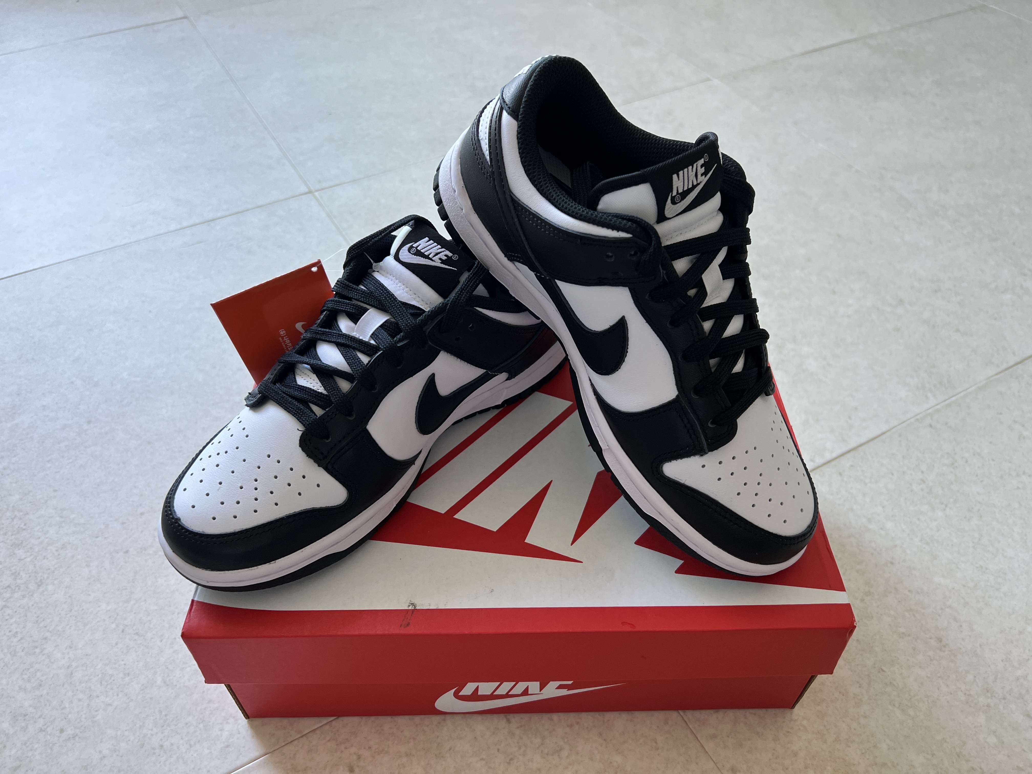 (W) Nike Dunk Low Black 착용 스타일 - 1