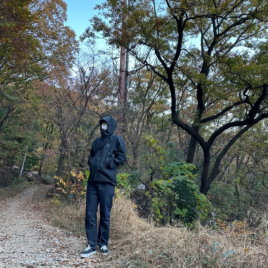 Arc'teryx Beta SV Jacket Black 착용 스타일 - 1