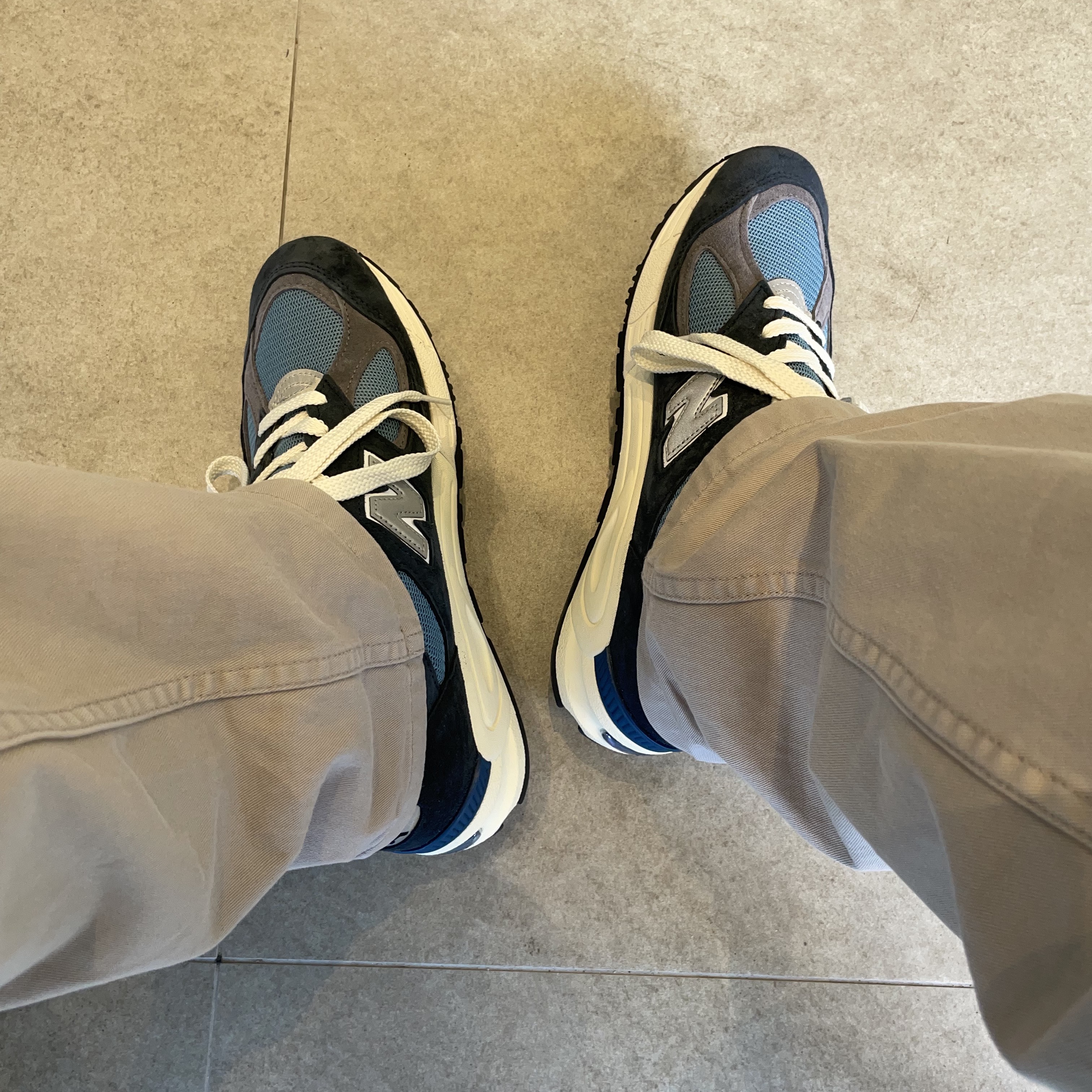 New Balance 990v2 Made in USA Navy Castlerock 착용 스타일 - 2