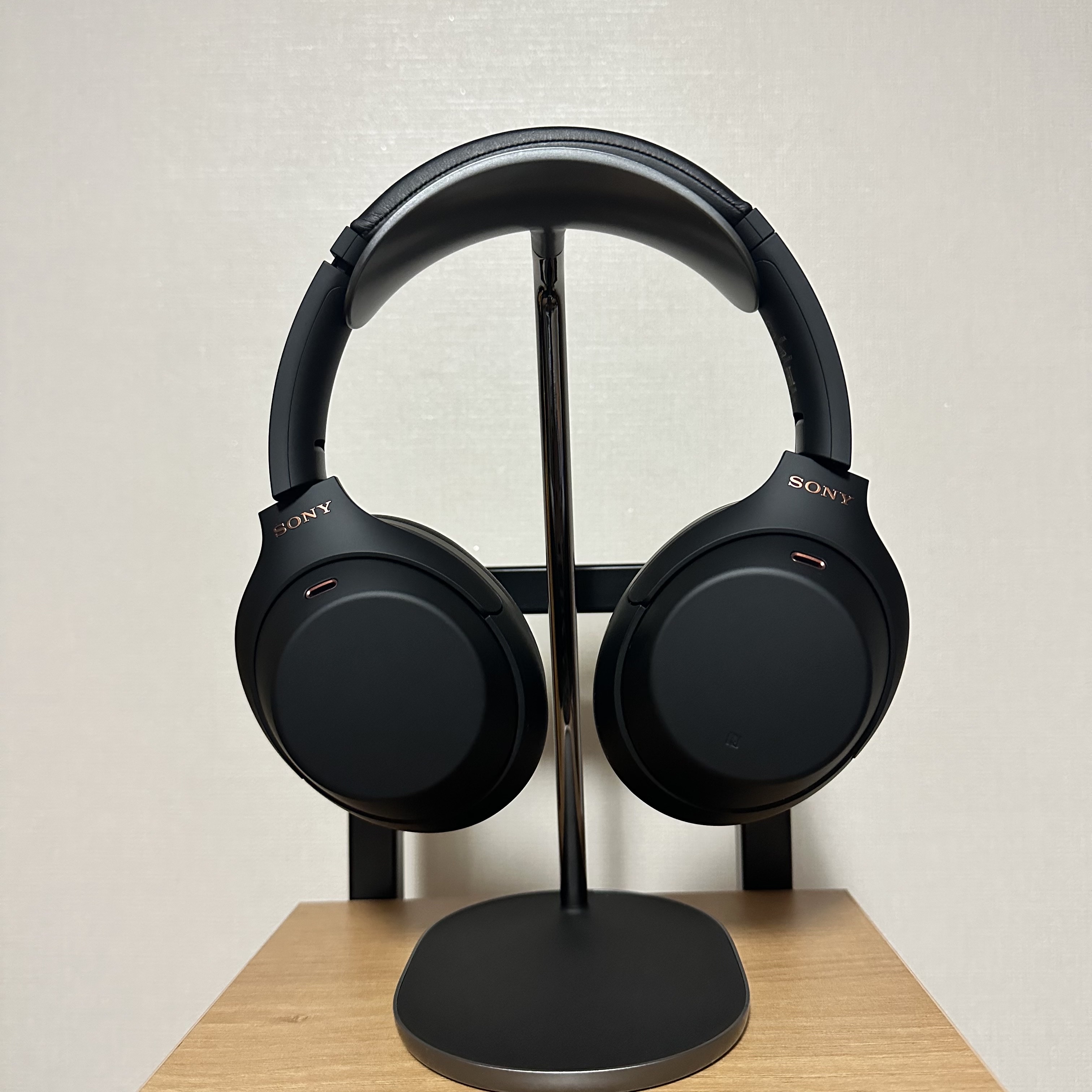 Sony WH-1000XM4 Black (Korean Ver.) 착용 스타일 - 2