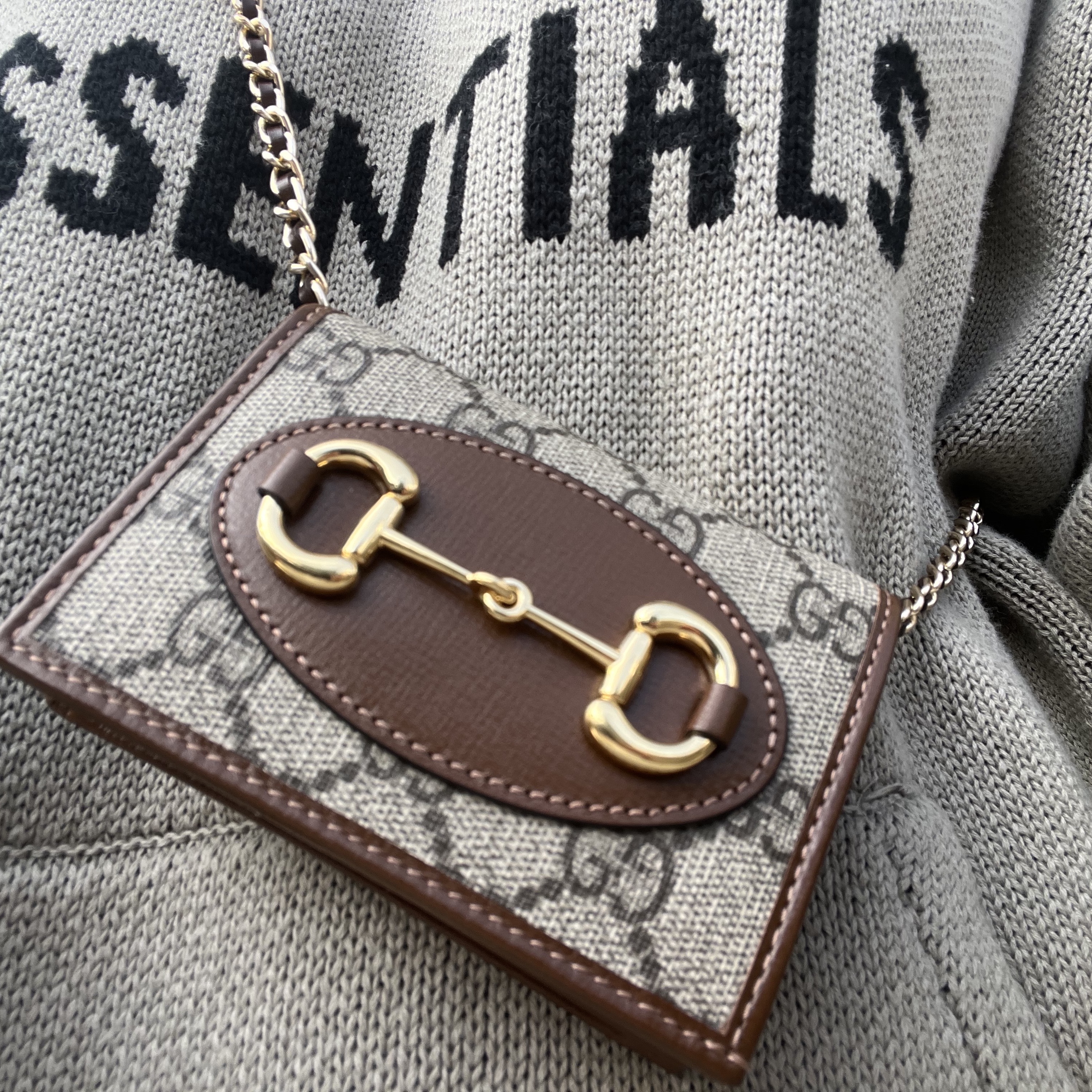 Gucci Horsebit 1955 Card Case Wallet Brown 착용 스타일