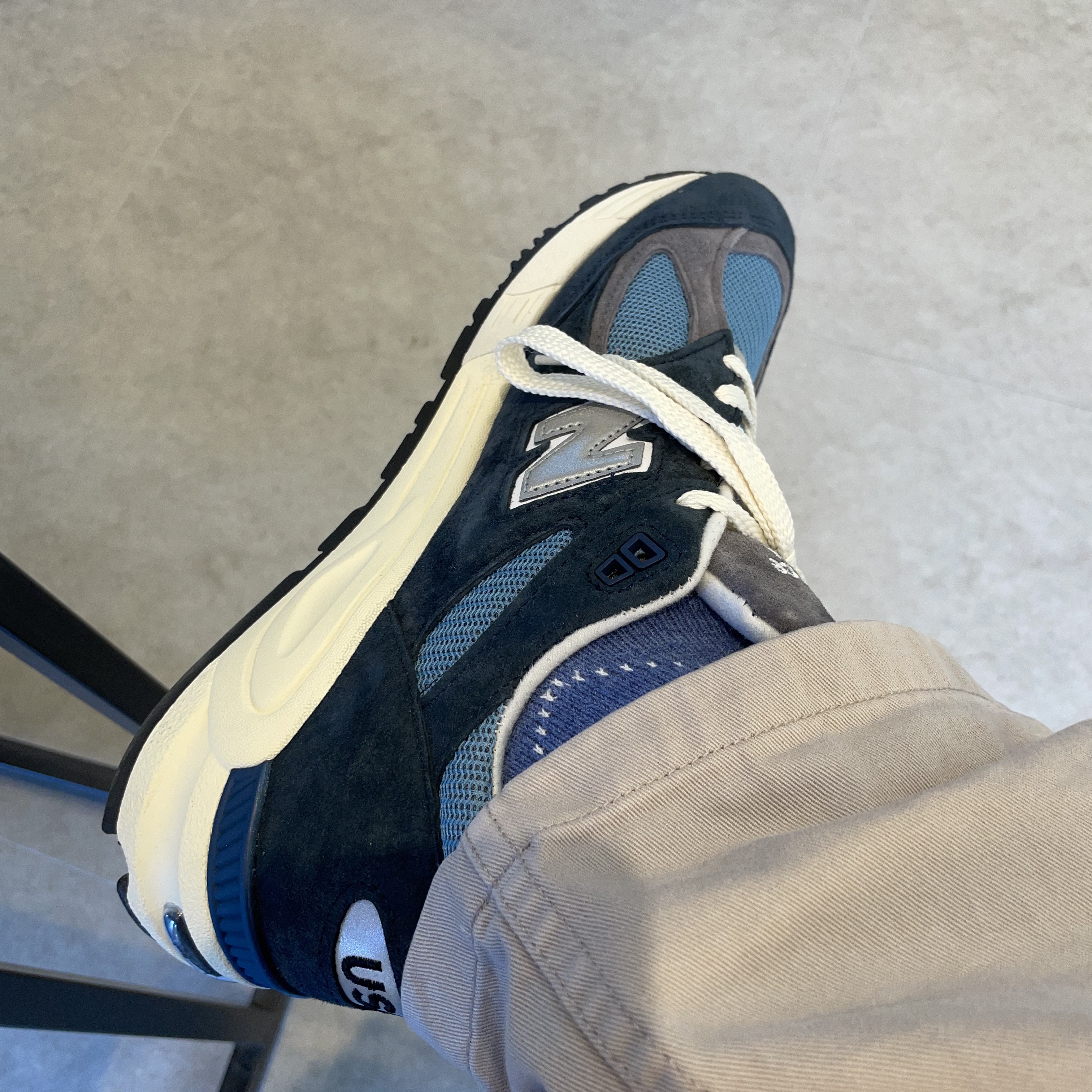 New Balance 990v2 Made in USA Navy Castlerock 착용 스타일 - 1