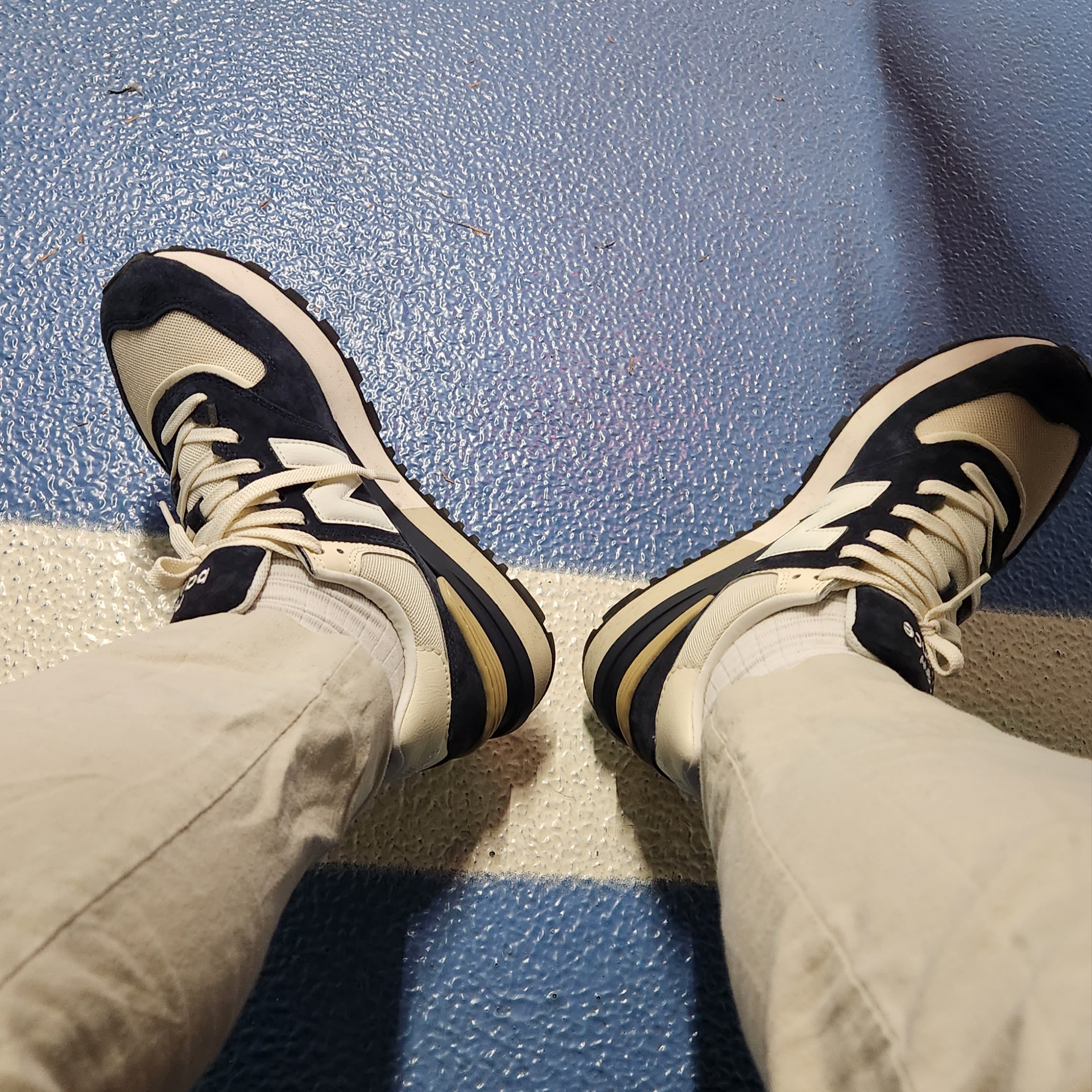 New Balance 574 Legacy Navy Blue 착용 스타일