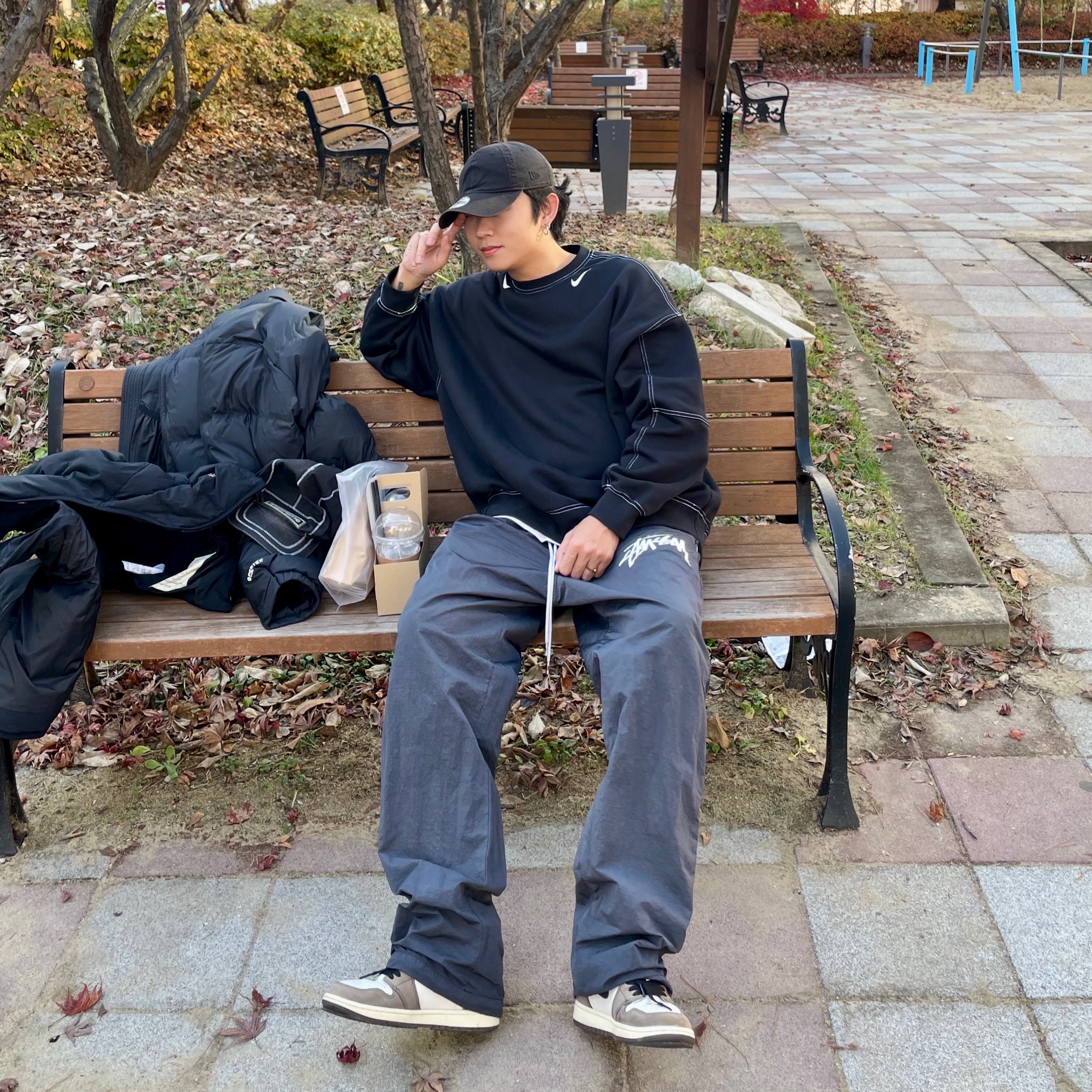 New Era x Murakami Takashi Ohana Unstructured Cap Black, Nike x Stussy Beach Pants Off Noir 착용 스타일 - 1