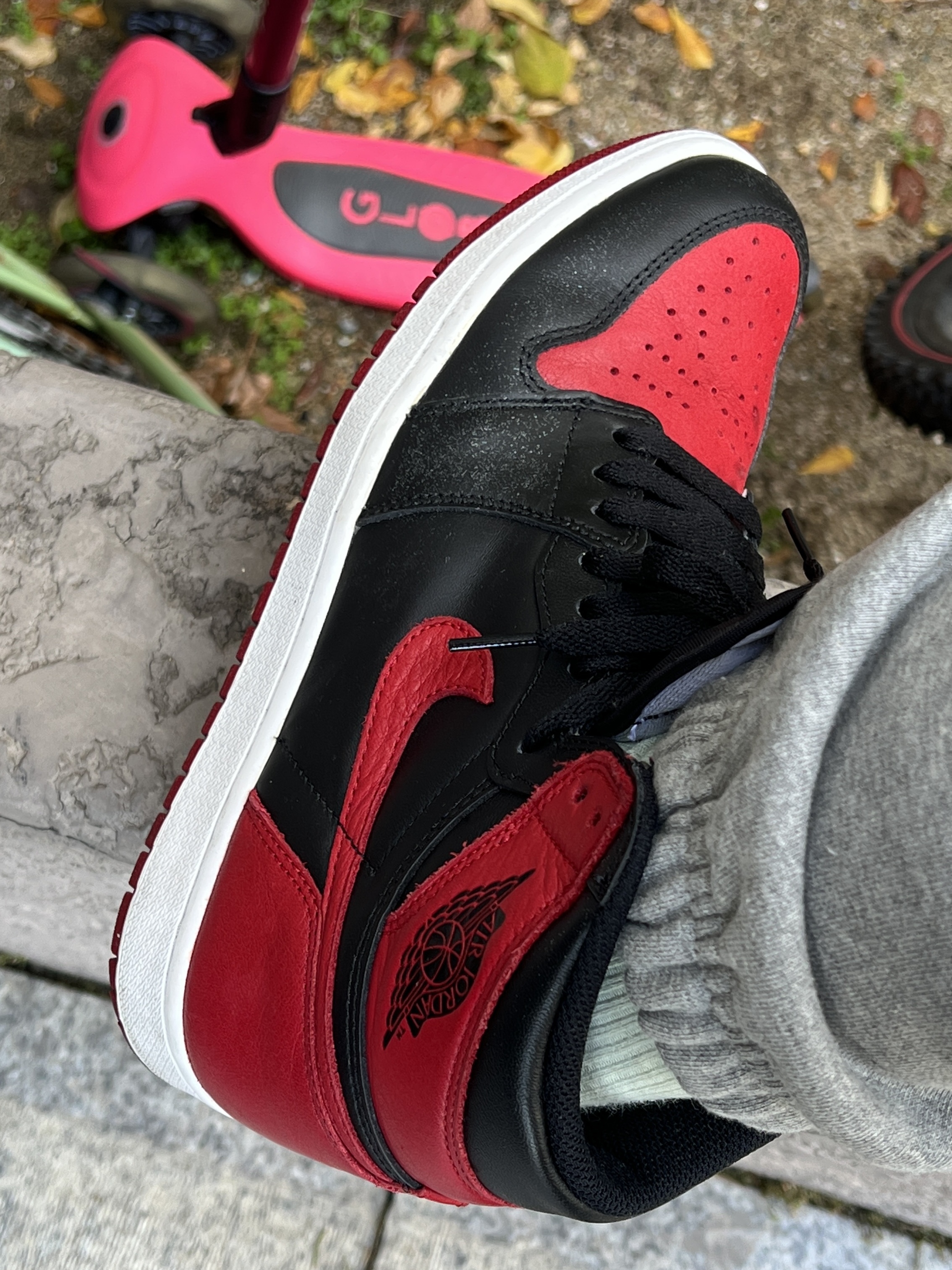 Nike NRG Solo Swoosh Fleece Pants Dark Grey Heather - Asia, Jordan 1 Retro High OG Bred Banned 2016 착용 스타일 - 4