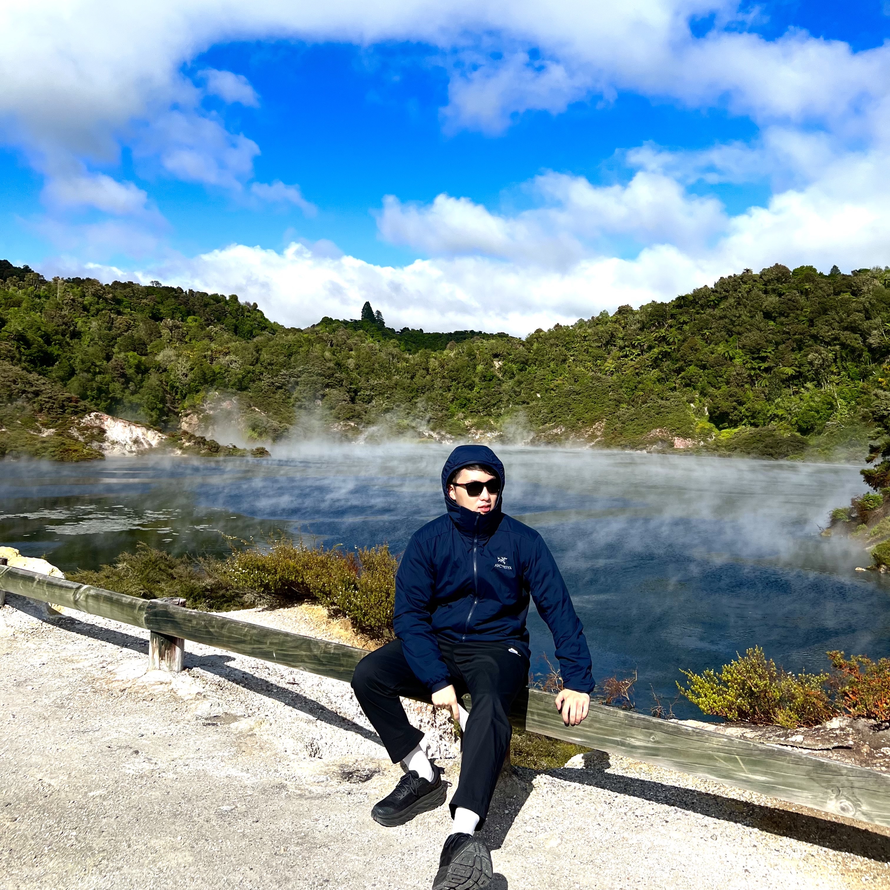 Arc'teryx Atom LT Hoody Kingfisher, Hoka Bondi 7 Black 착용 스타일