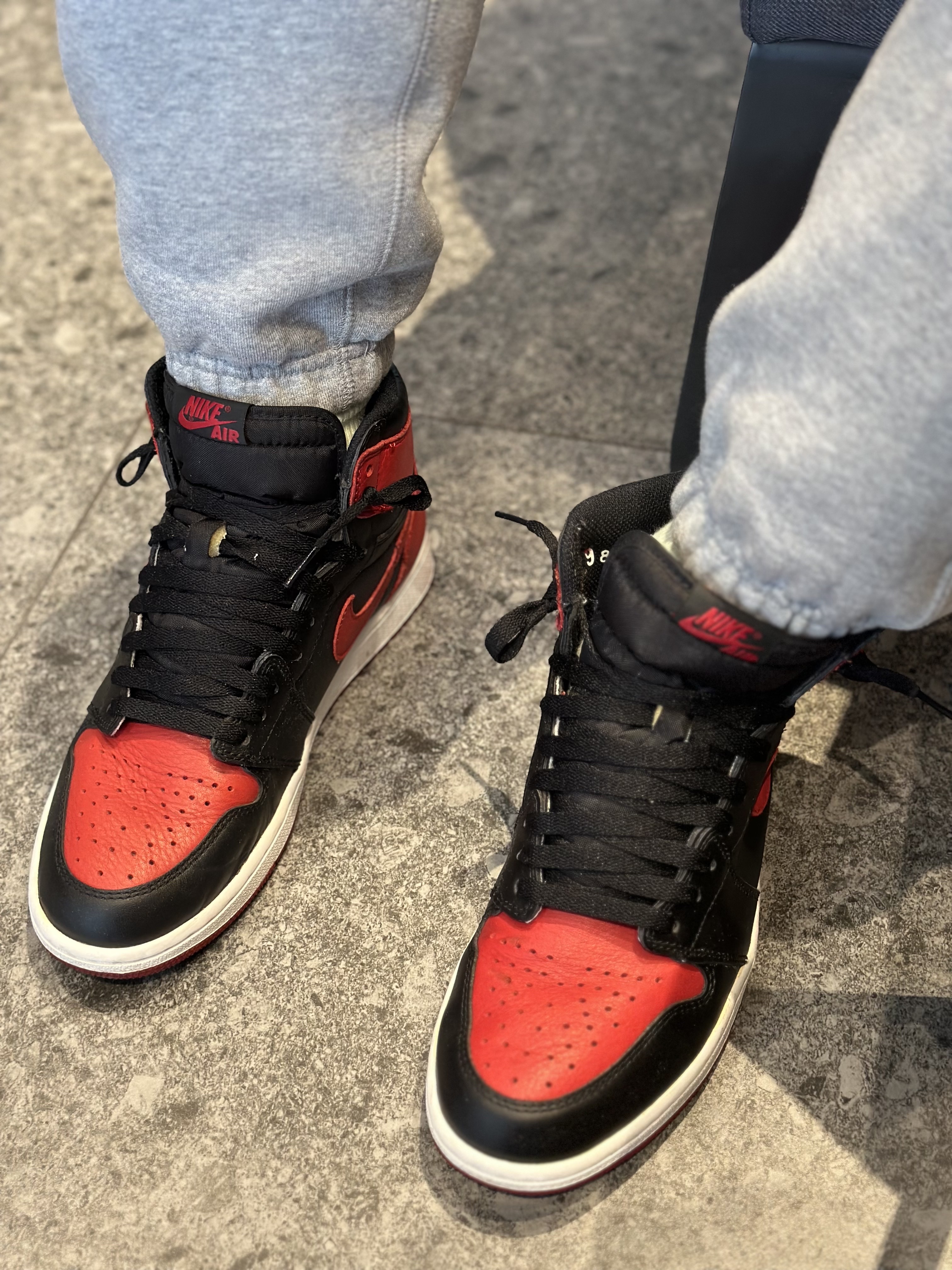 Nike NRG Solo Swoosh Fleece Pants Dark Grey Heather - Asia, Jordan 1 Retro High OG Bred Banned 2016 착용 스타일 - 2