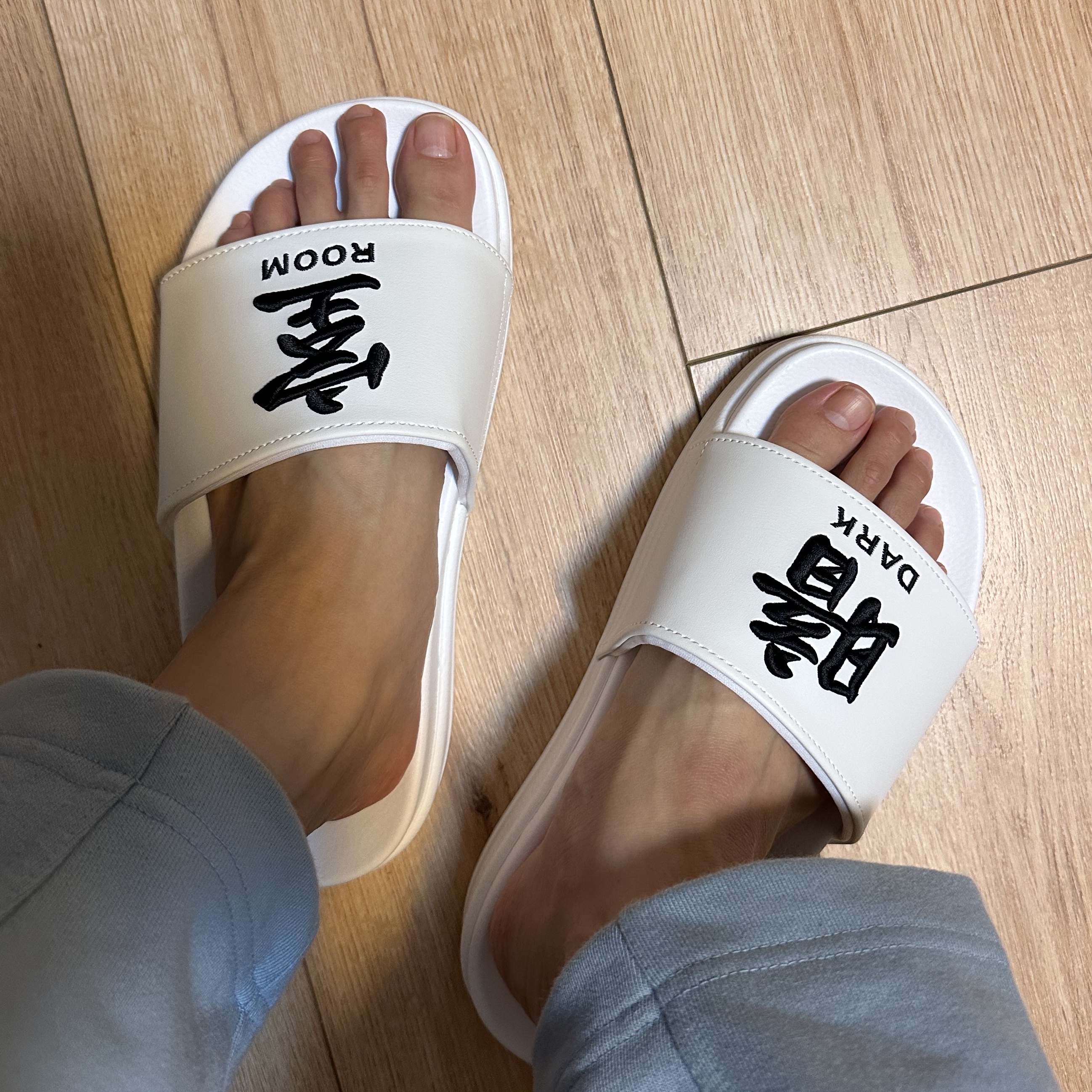 Darkr8m Studio Slides White 착용 스타일