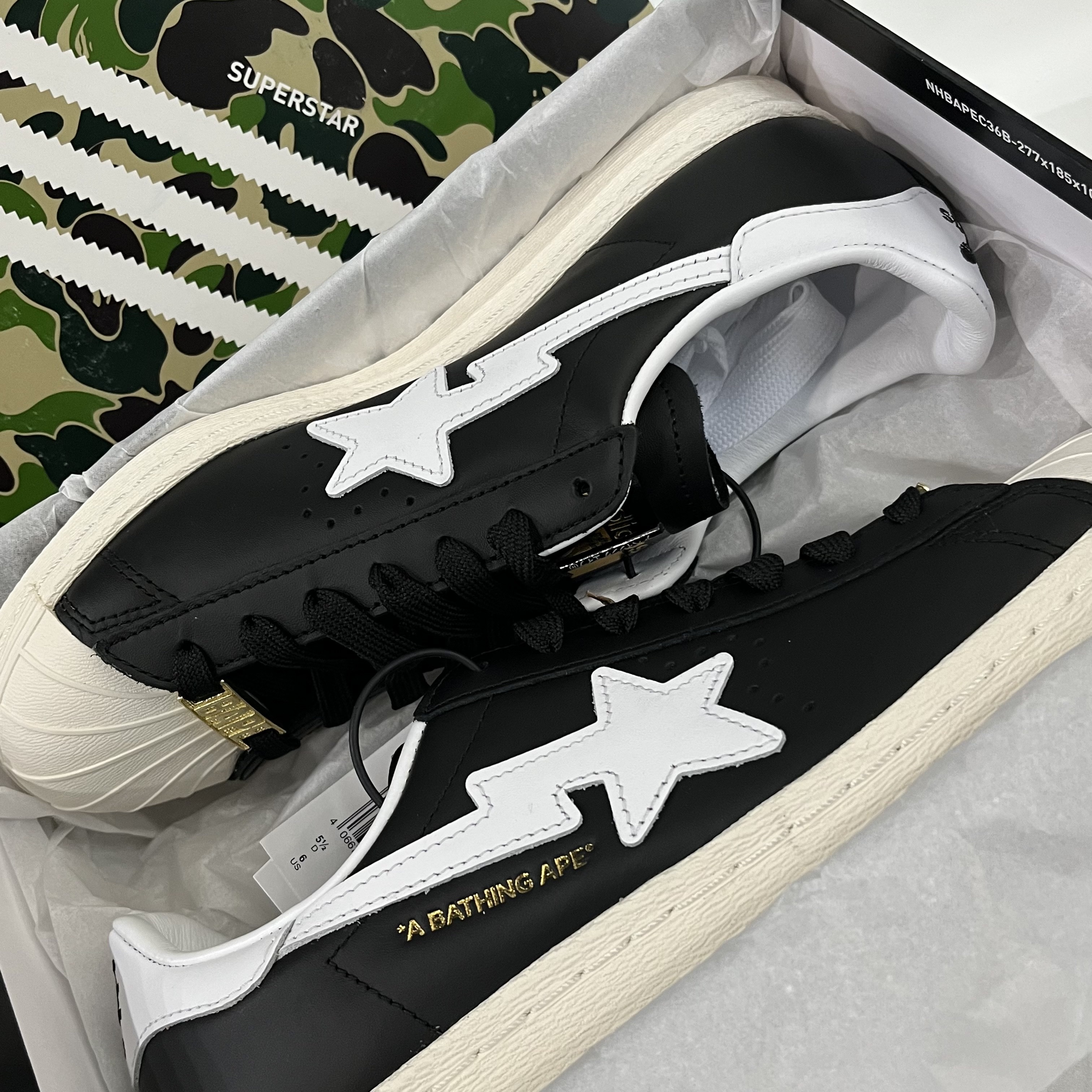 Adidas x BAPE Superstar 80s Core Black Off White 착용 스타일 - 1