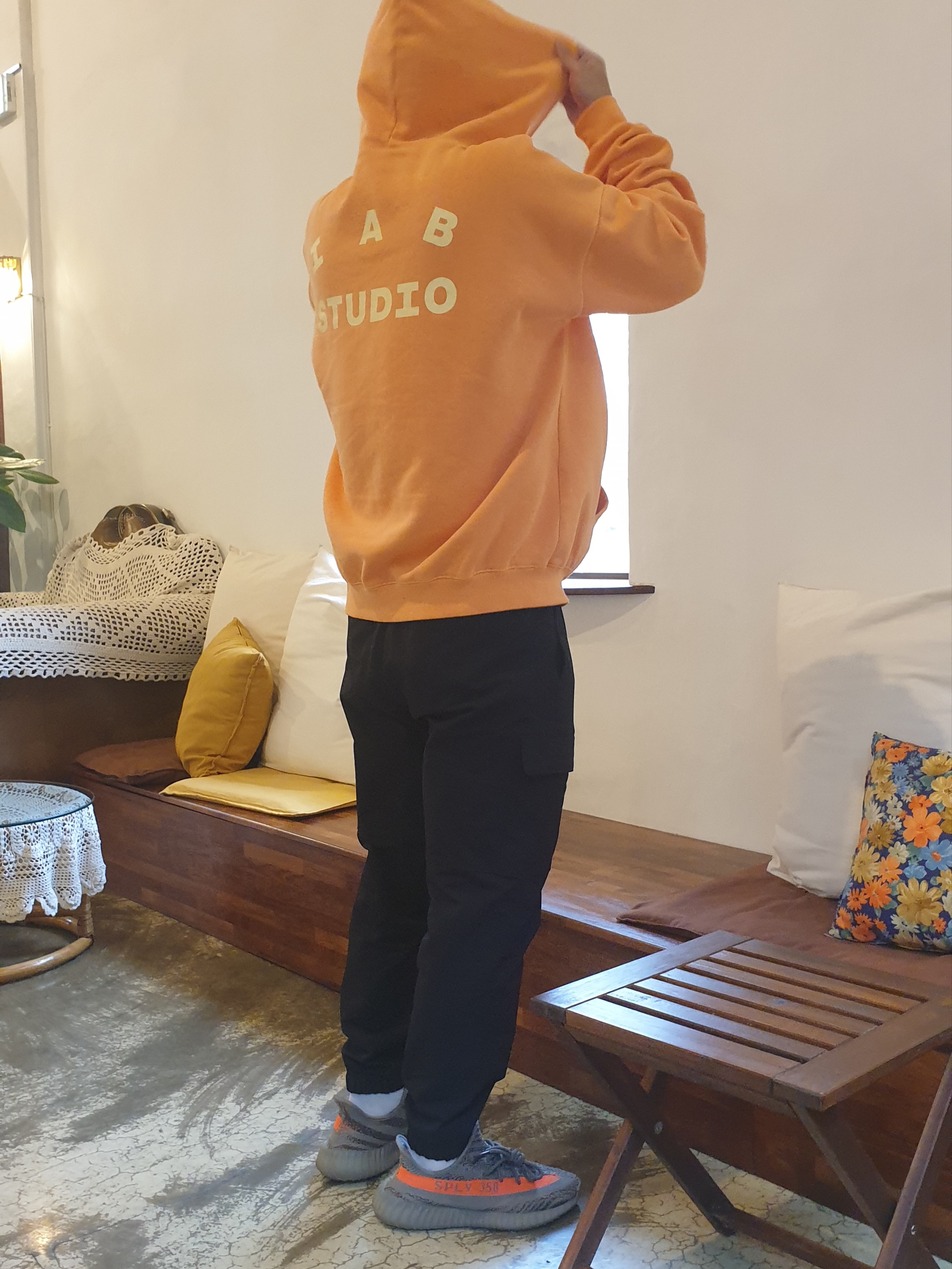 IAB Studio Pigment Hoodie & Sack Salmon, Adidas Yeezy Boost 350 V2 Beluga - Reflective 착용 스타일