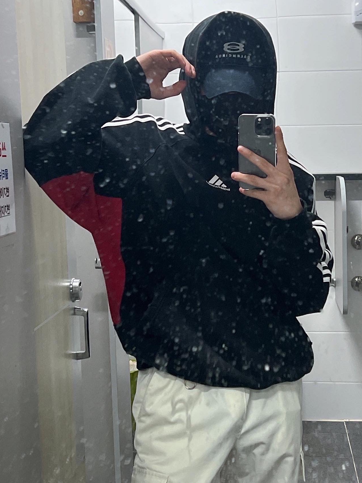 Balenciaga x Adidas Slim Fit Fleece Hoodie Black, Balenciaga Unity Snowboard Cap Navy Blue 착용 스타일 - 2