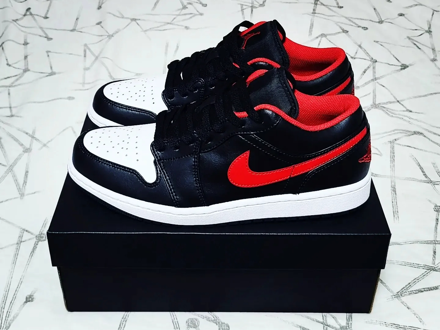 Jordan 1 Low Black Fire Red 착용 스타일 - 2