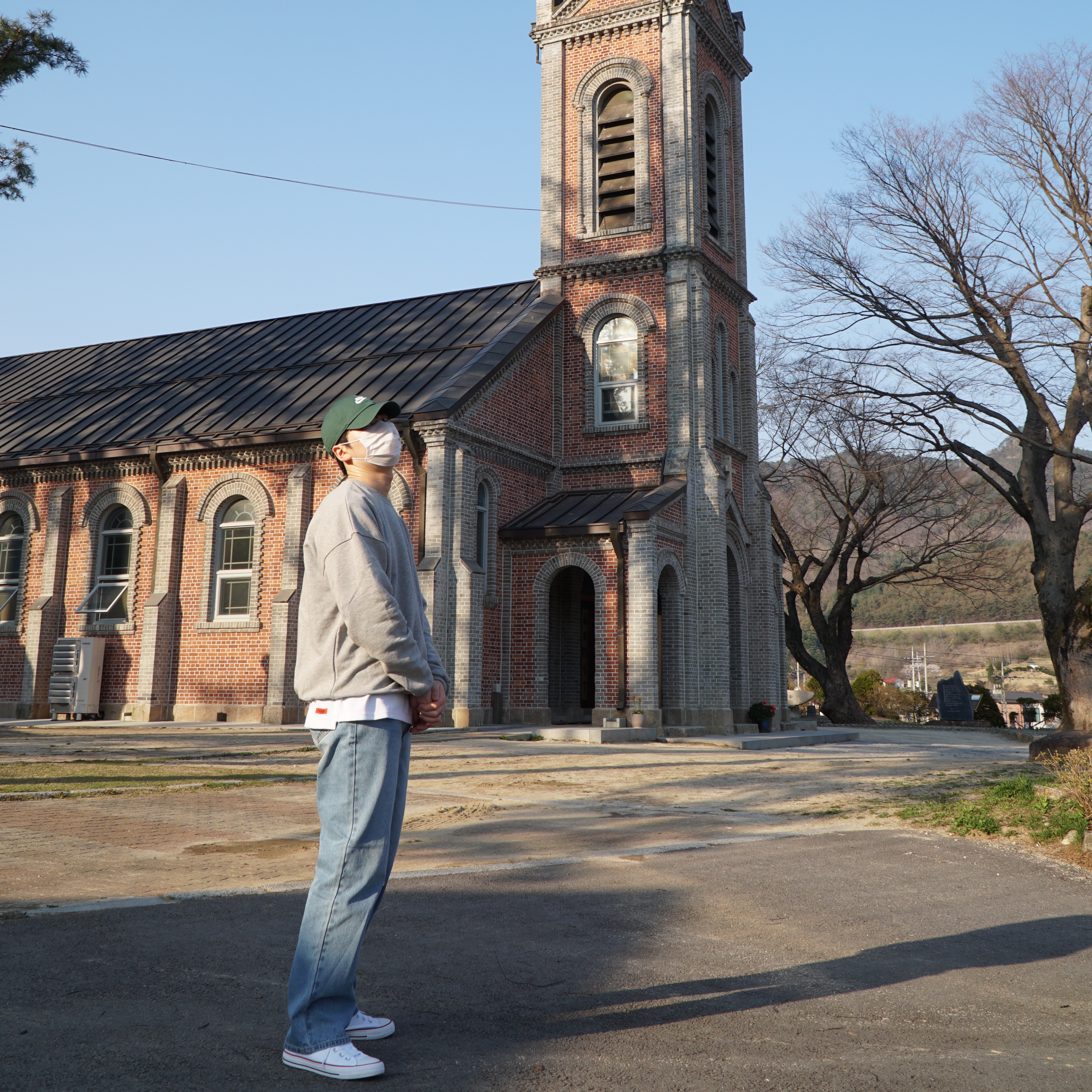 Converse Chuck Taylor All Star Hi Classic Optical White, Nike Heritage 86 Futura Washed Cap Gorge Green 착용 스타일