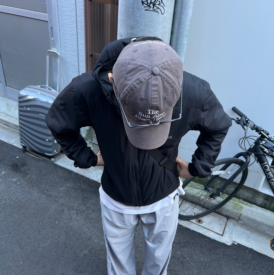Arc'teryx Atom LT Hoody Black 착용 스타일 - 4