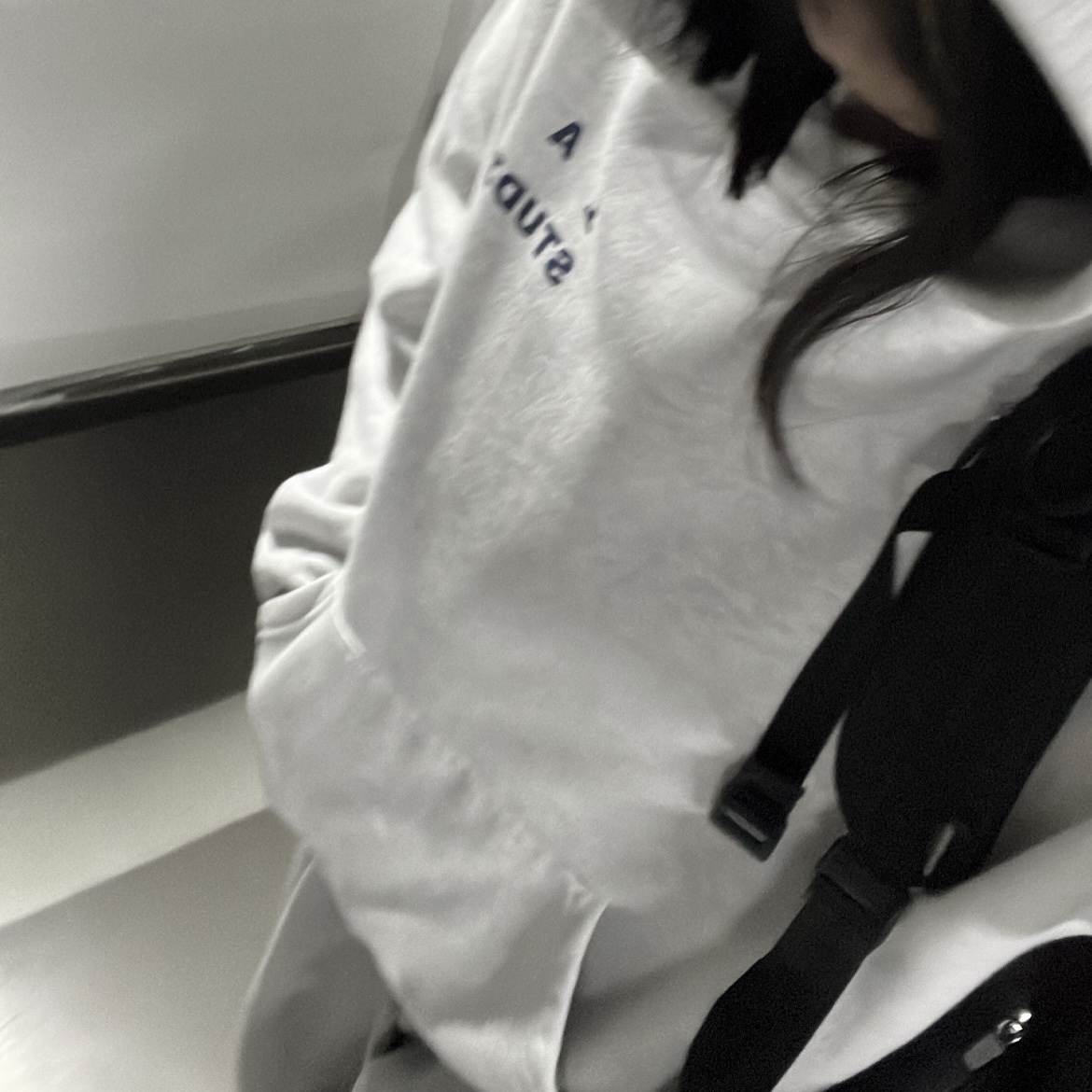 IAB Studio Hoodie Light Gray 착용 스타일