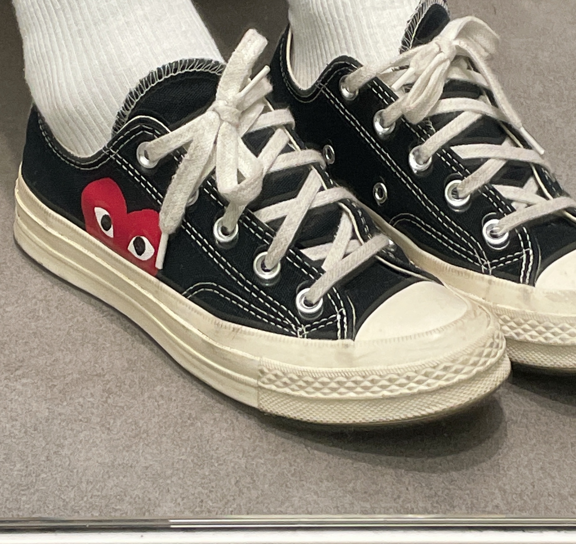 Converse x Play Comme des Garcons Chuck 70 Ox Black 착용 스타일 - 2