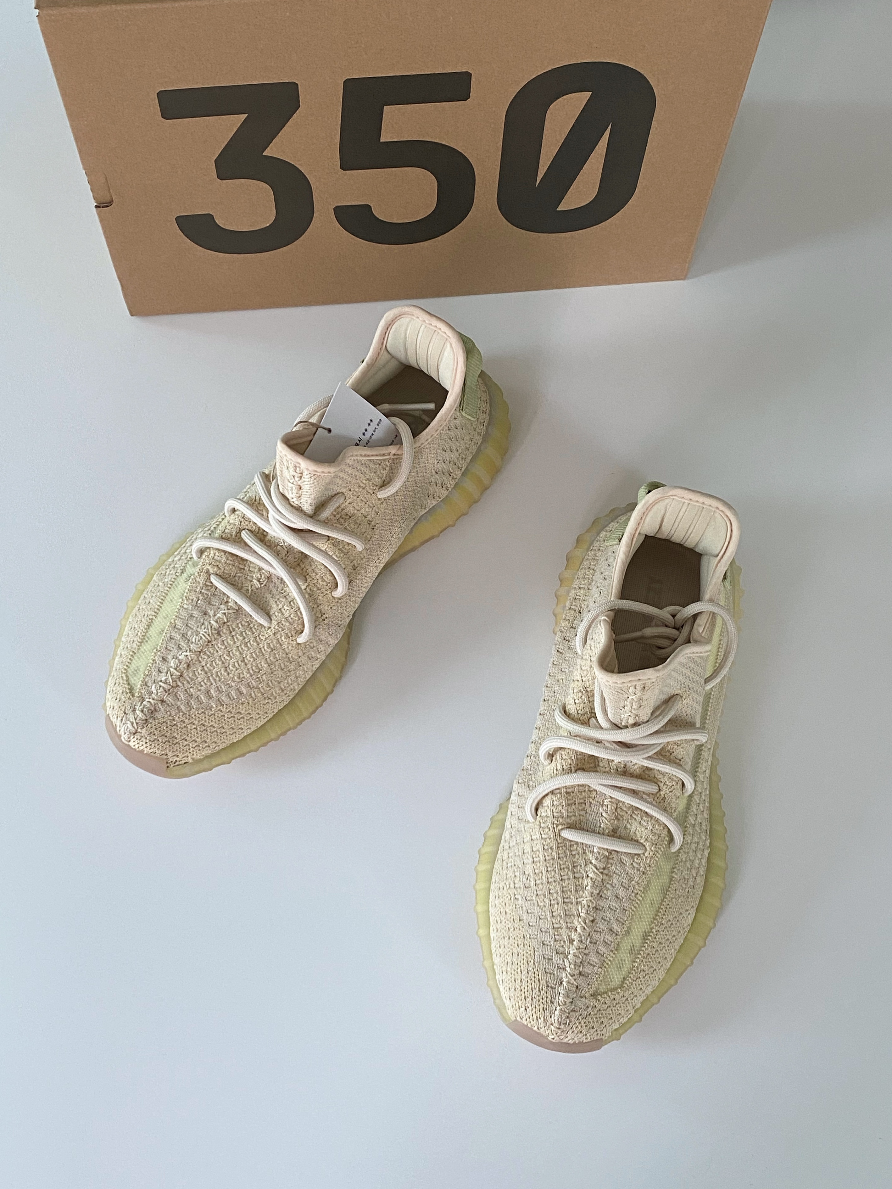 Adidas Yeezy Boost 350 V2 Flax 2022 착용 스타일