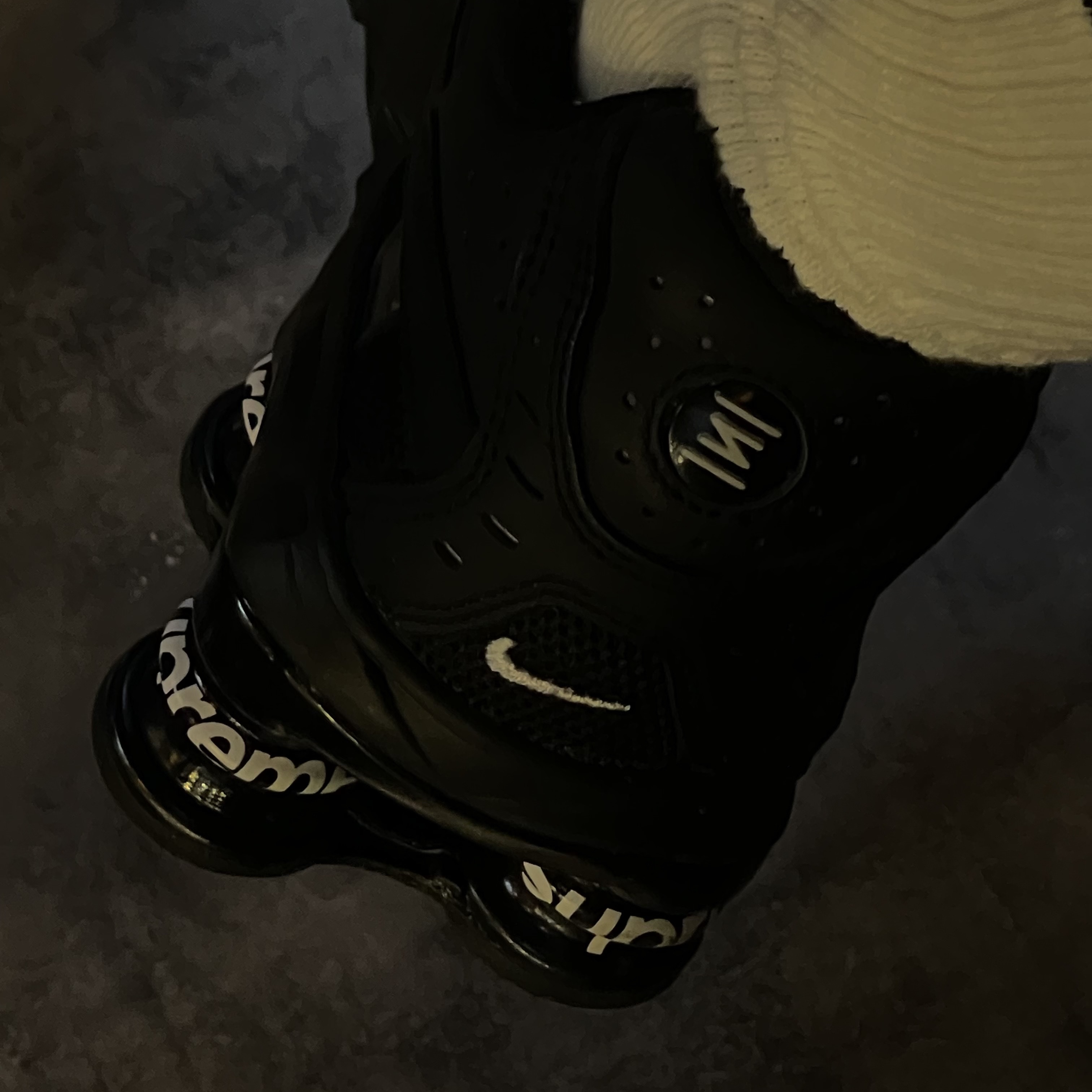 Nike x Supreme Shox Ride 2 SP Black 착용 스타일