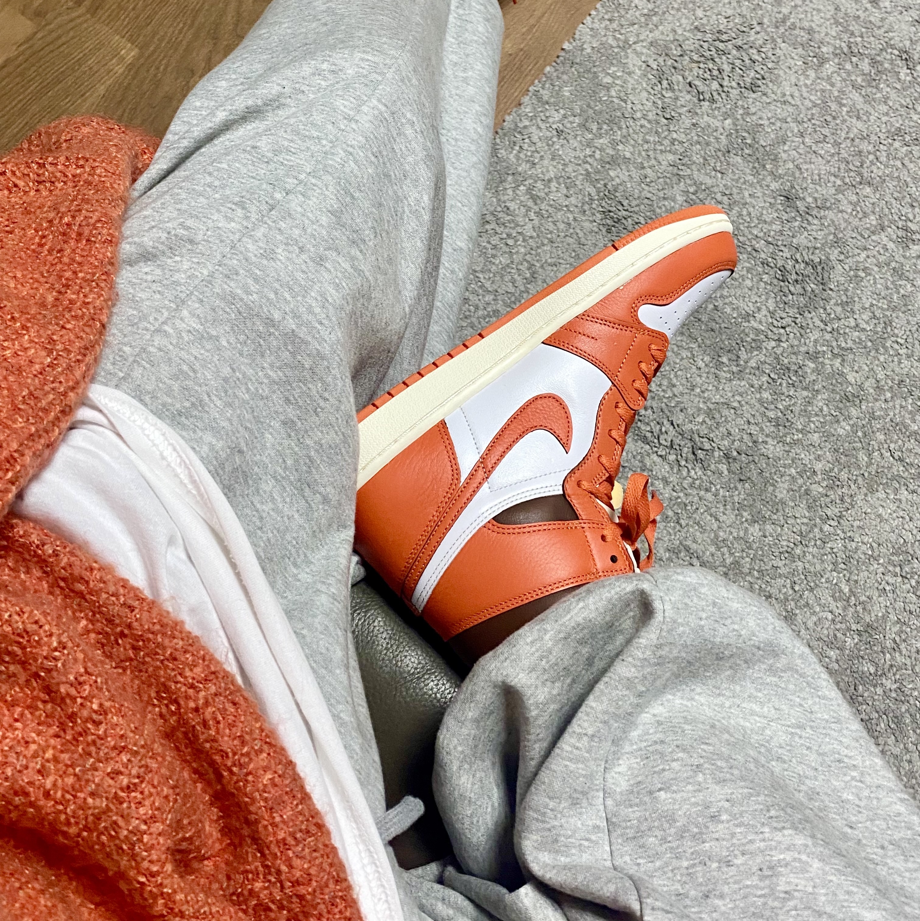 (W) Jordan 1 Retro High OG Starfish 착용 스타일 - 3