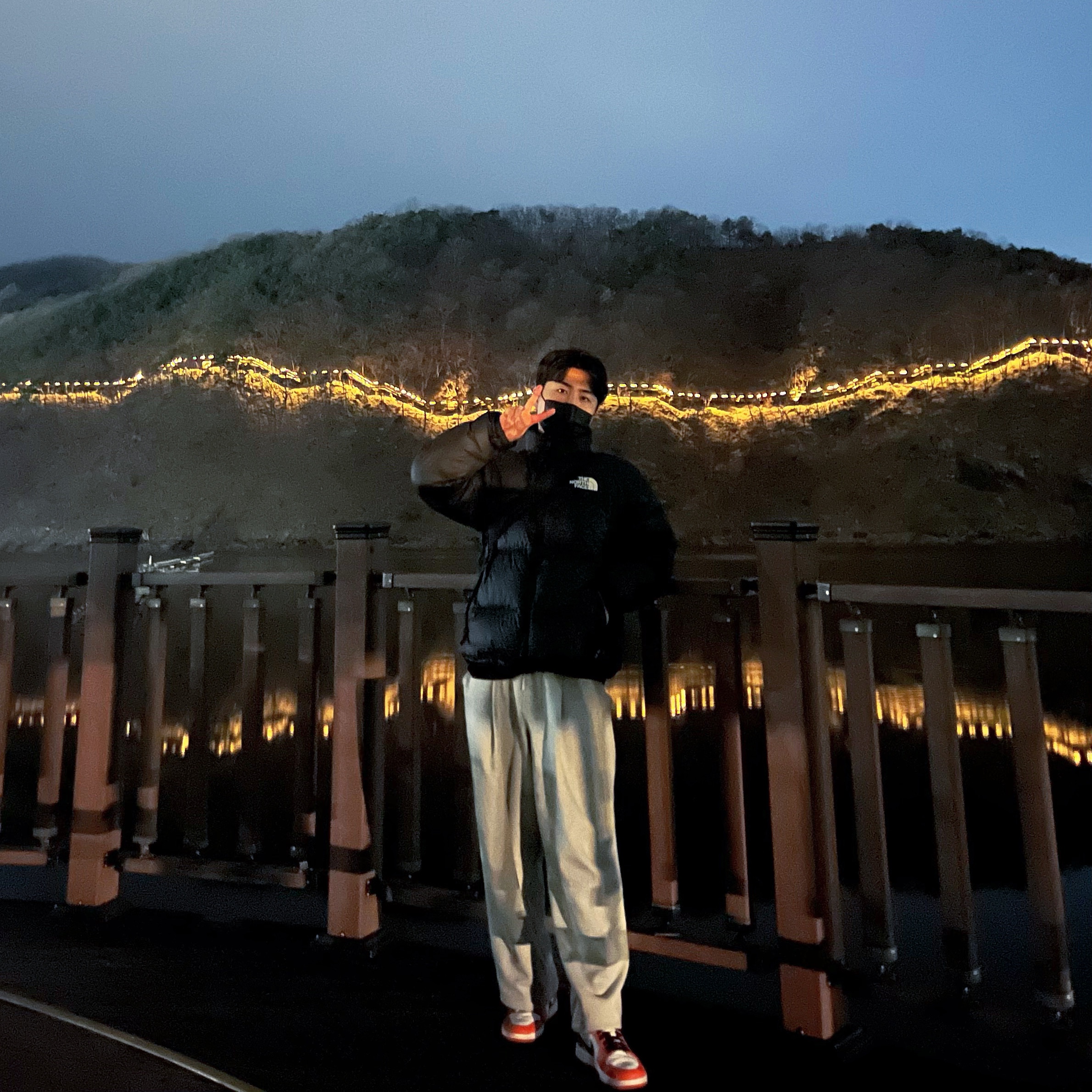 The North Face 1996 Eco Nuptse Jacket Black, Jordan 1 Low OG Starfish 착용 스타일