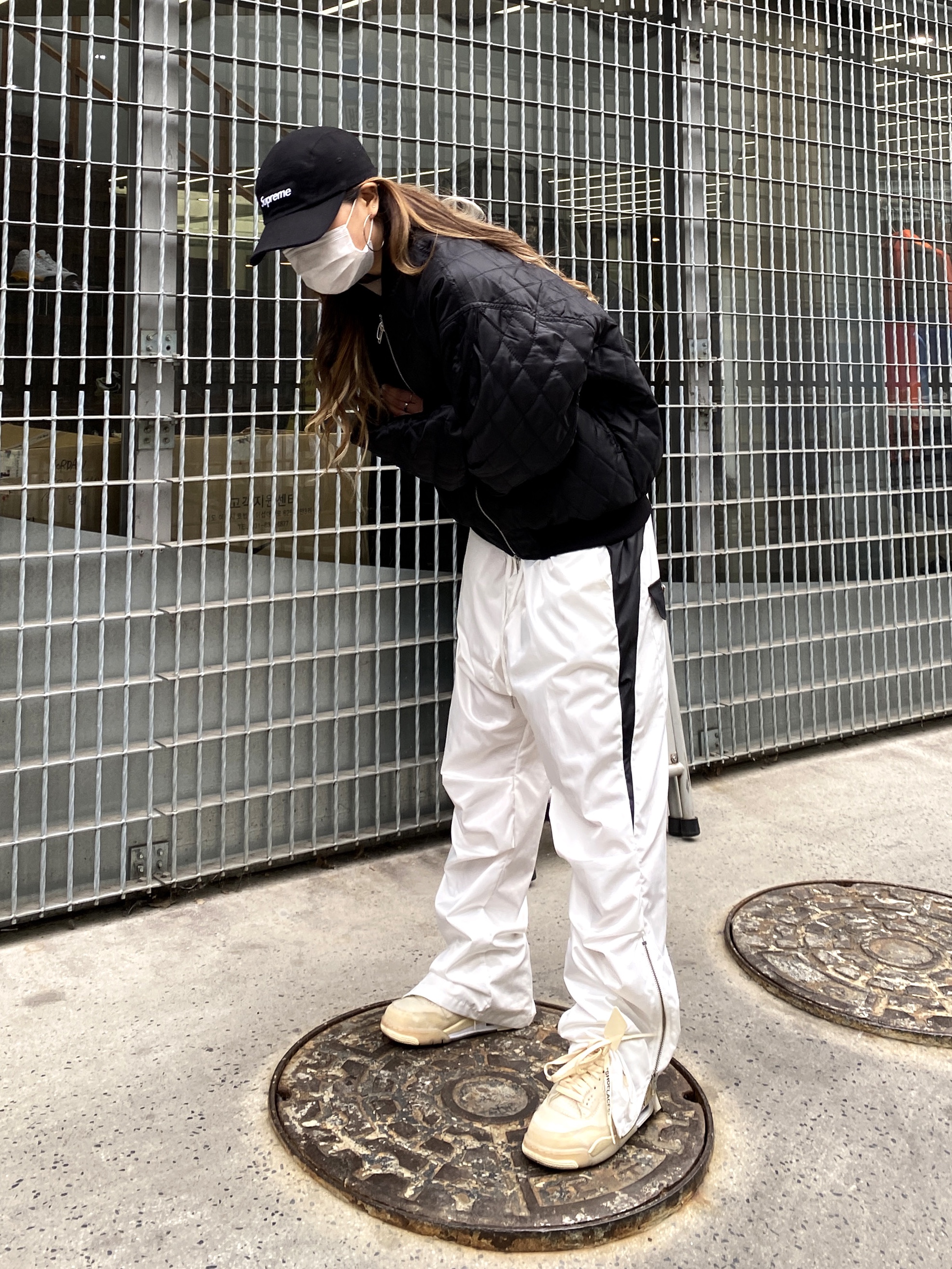 Supreme Washed Chino Twill Camp Cap Black, (W) Jordan 4 x Off-White Retro SP Sail 착용 스타일 - 1