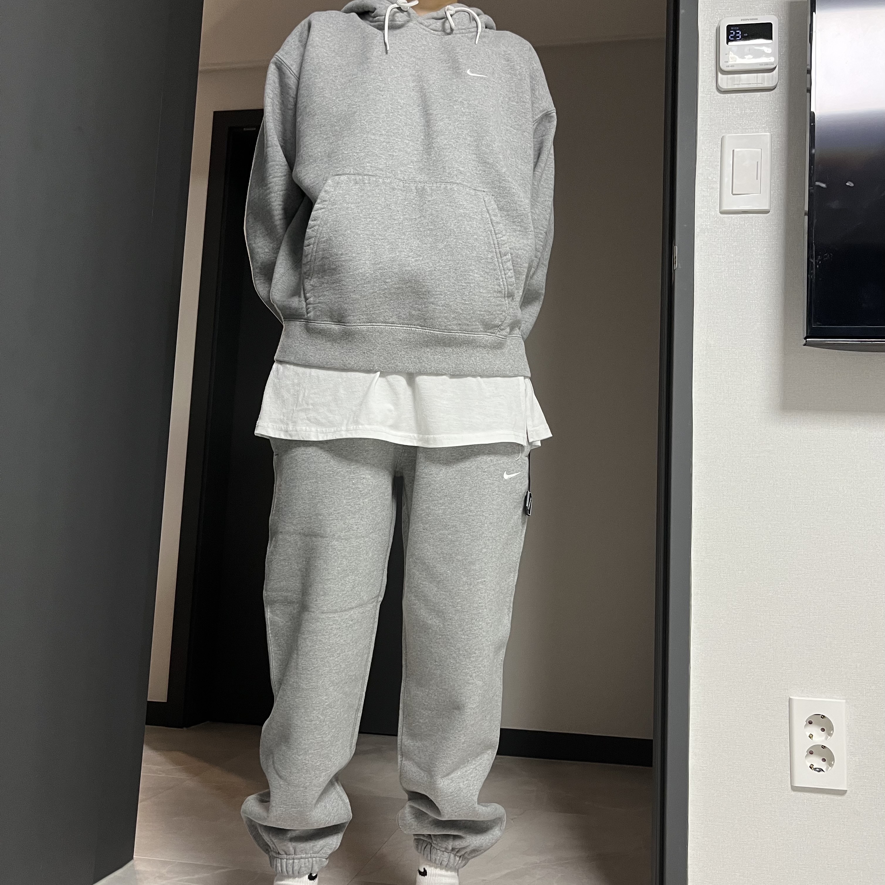 (W) Nike NRG Solo Swoosh Fleece Pants Dark Grey Heather - Asia, Nike NRG Solo Swoosh Fleece Hoodie Dark Grey Heather - Asia 착용 스타일